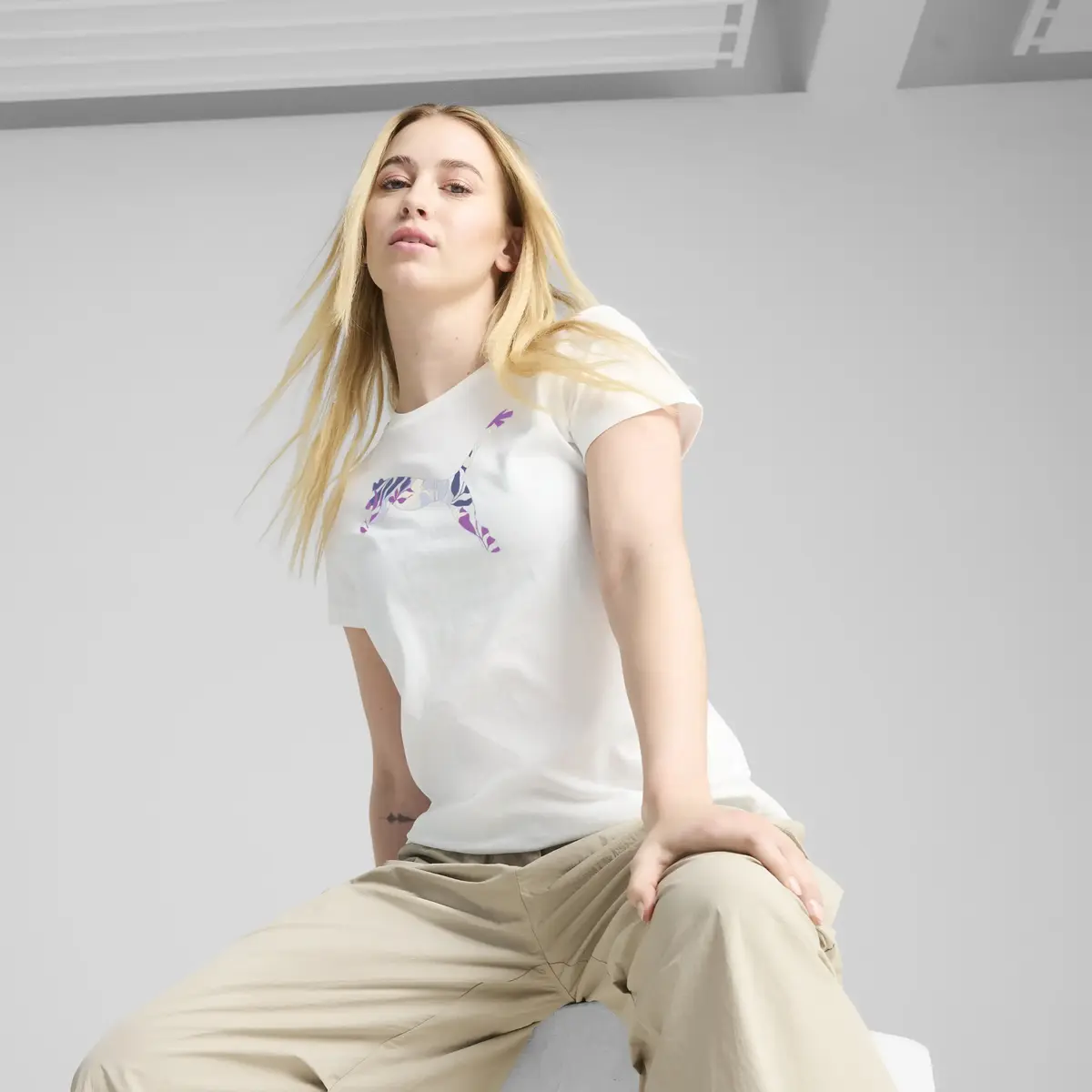 Puma GRAPHICS Floral Cat Logo Tee Beyaz Kadın T-Shirt