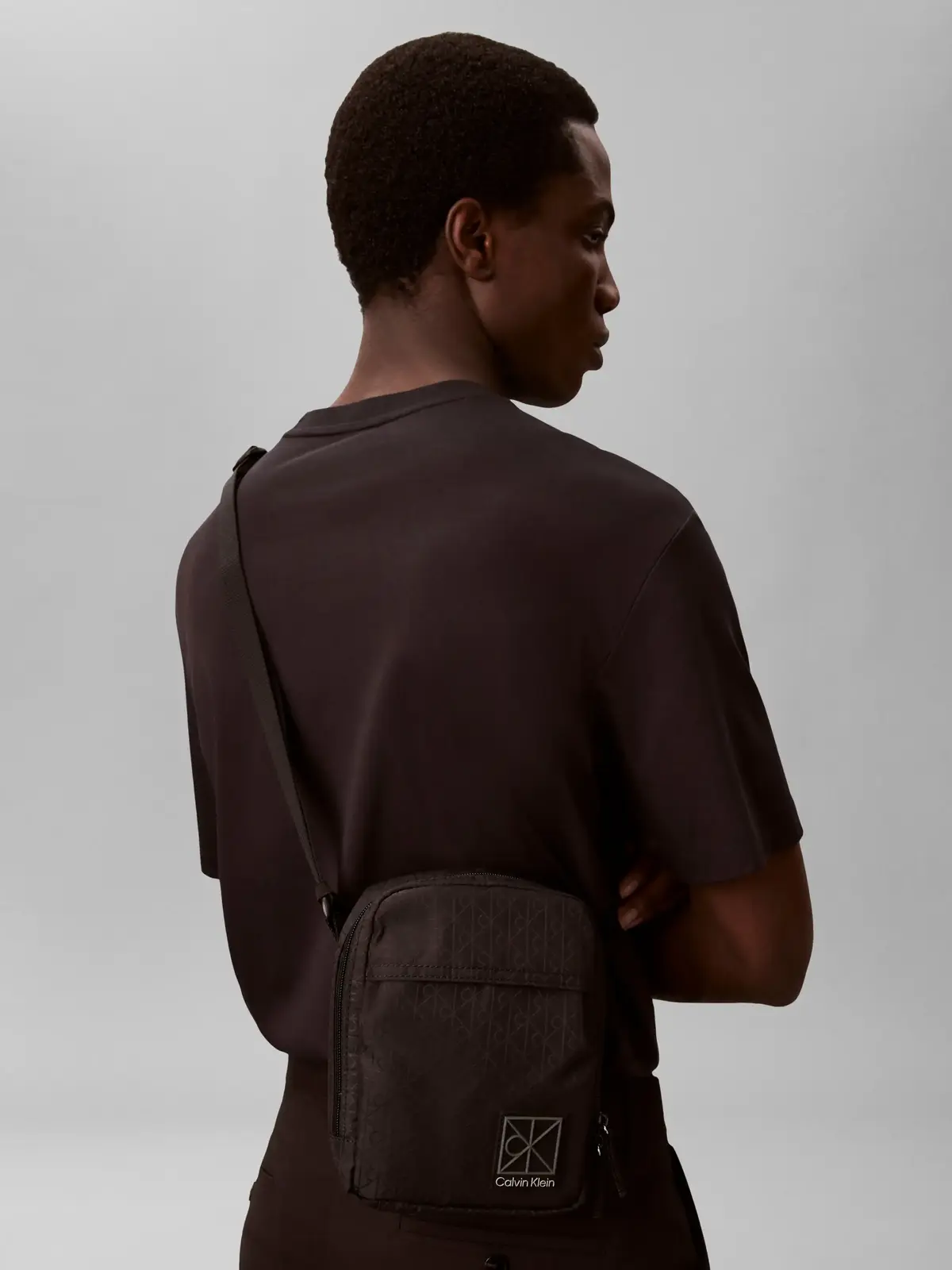 Calvin Klein UTILITY EMBLEM REPOR Siyah Çapraz Askılı Çanta