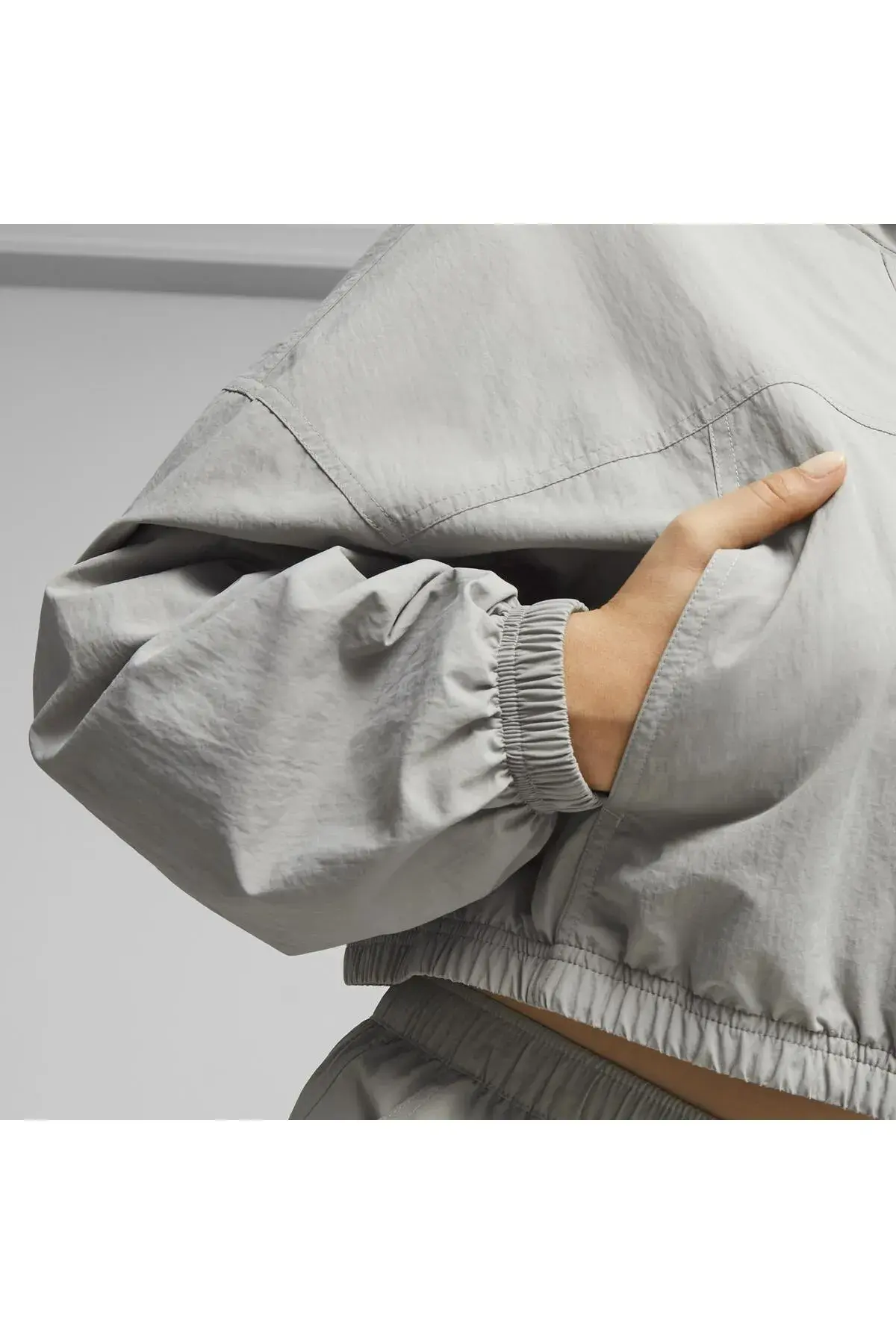 Puma DARE TO Cropped Woven Jacket Gri Kadın Fermuarlı Sweatshirt