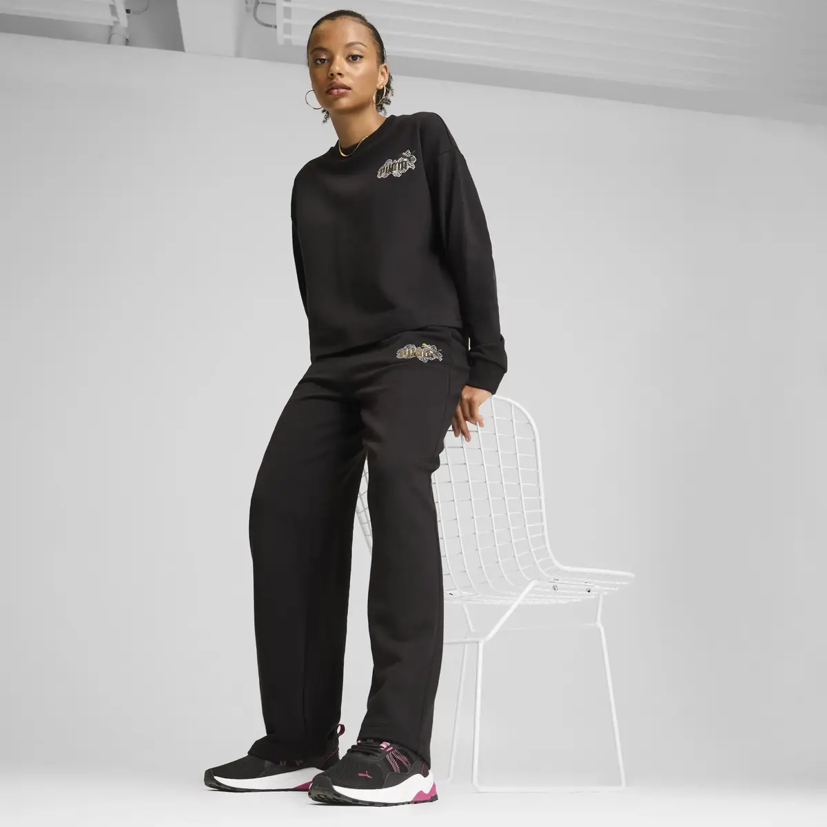 Puma ESS+ CLASS ACT Crew Siyah Kadın Sweatshirt