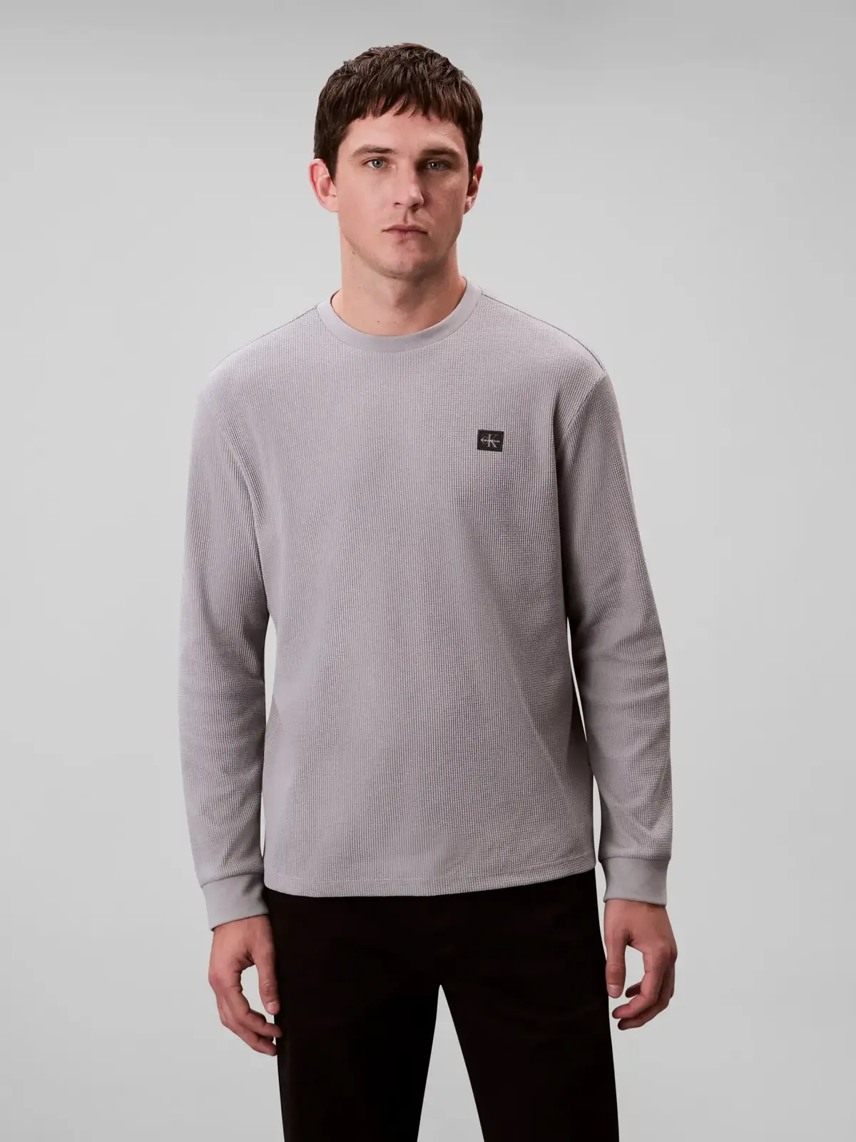Calvin Klein LS WAFFLE BADGE CREW, RO2 Gri Erkek Sweatshirt