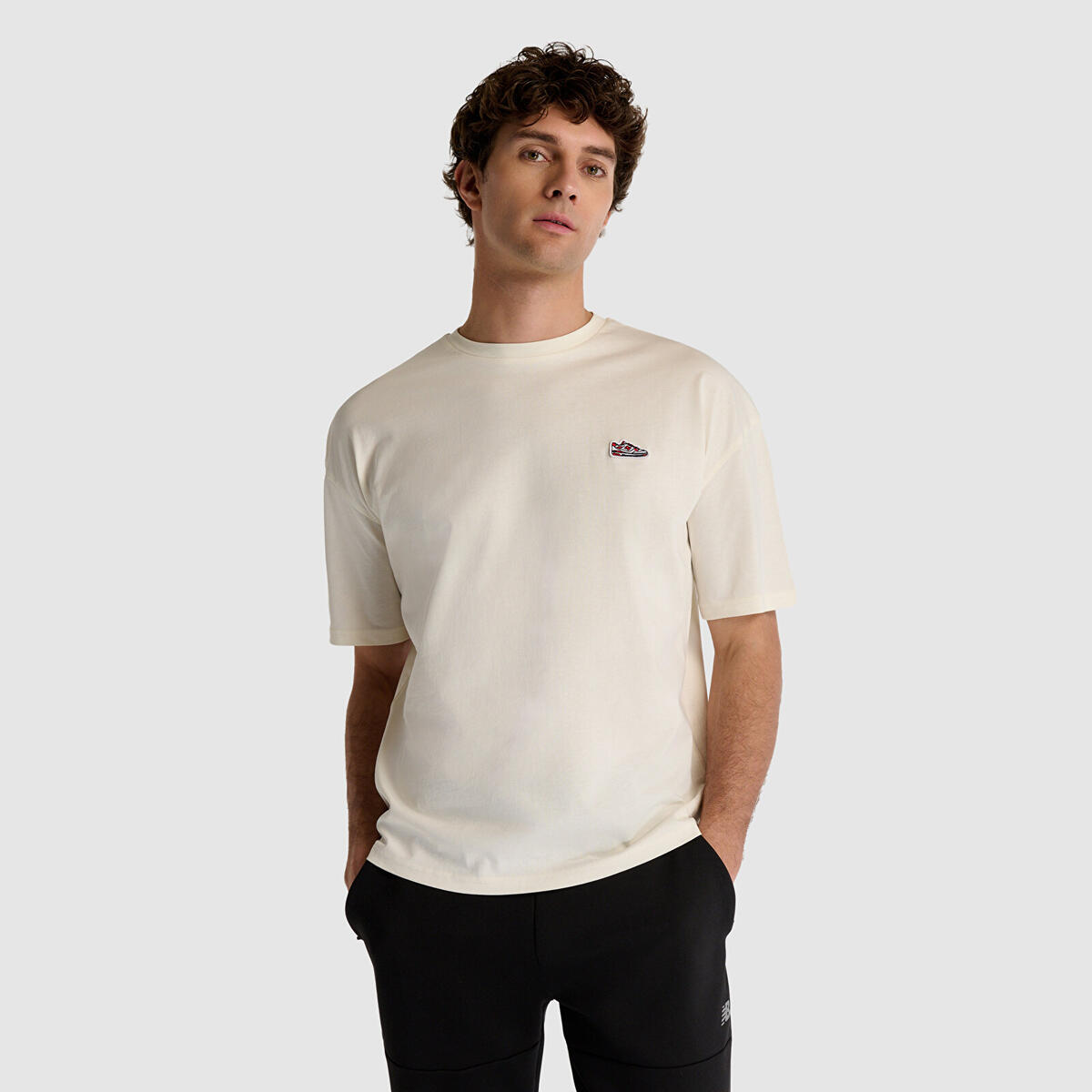 New Balance UNT1512 Krem Erkek T-Shirt