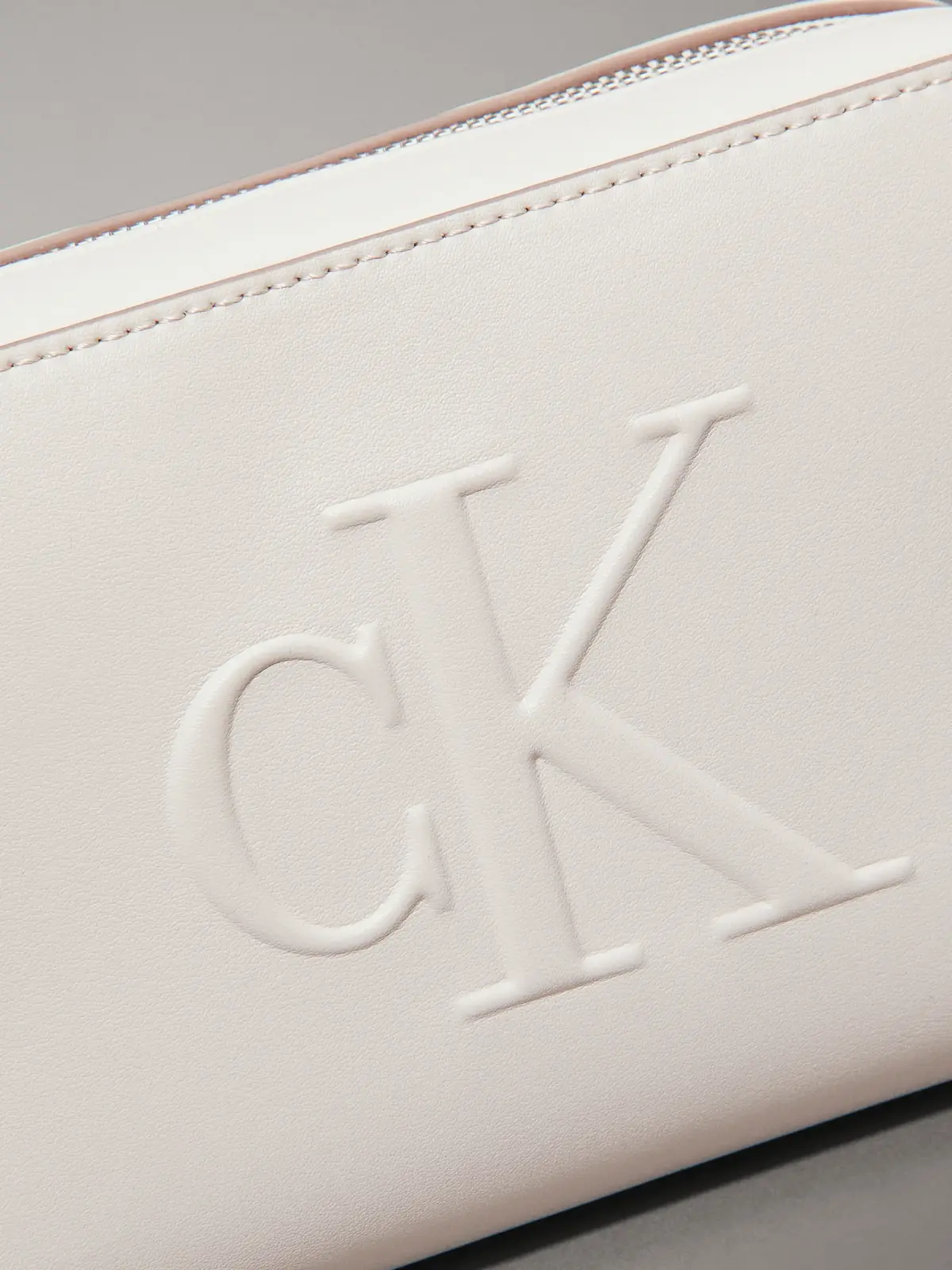 Calvin Klein SCULPTED EW CAMERA B, WGY Krem Kadın Çanta & Cüzdan