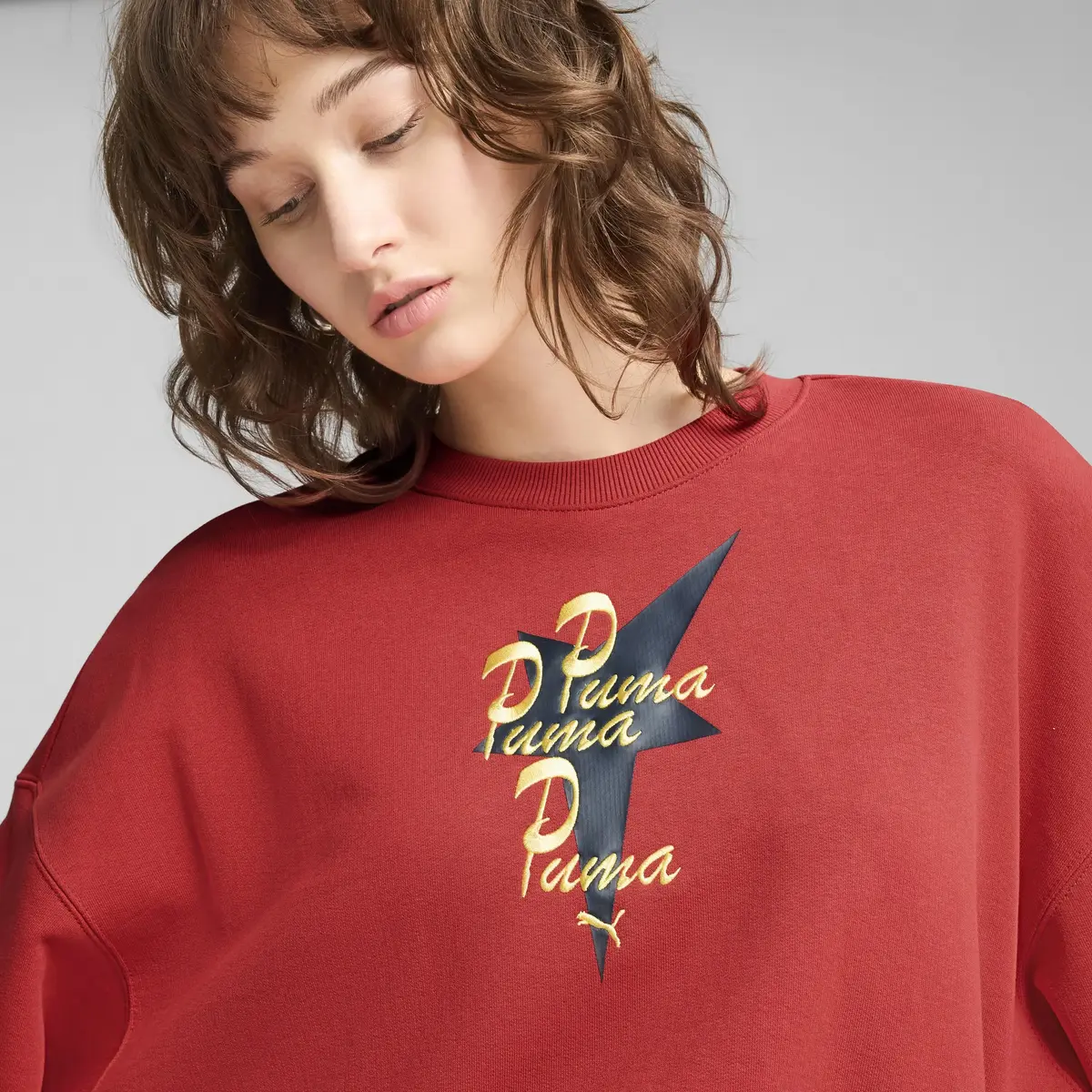 PUMA WARDROBE ESS Graphic Crew Kırmızı Kadın Sweatshirt
