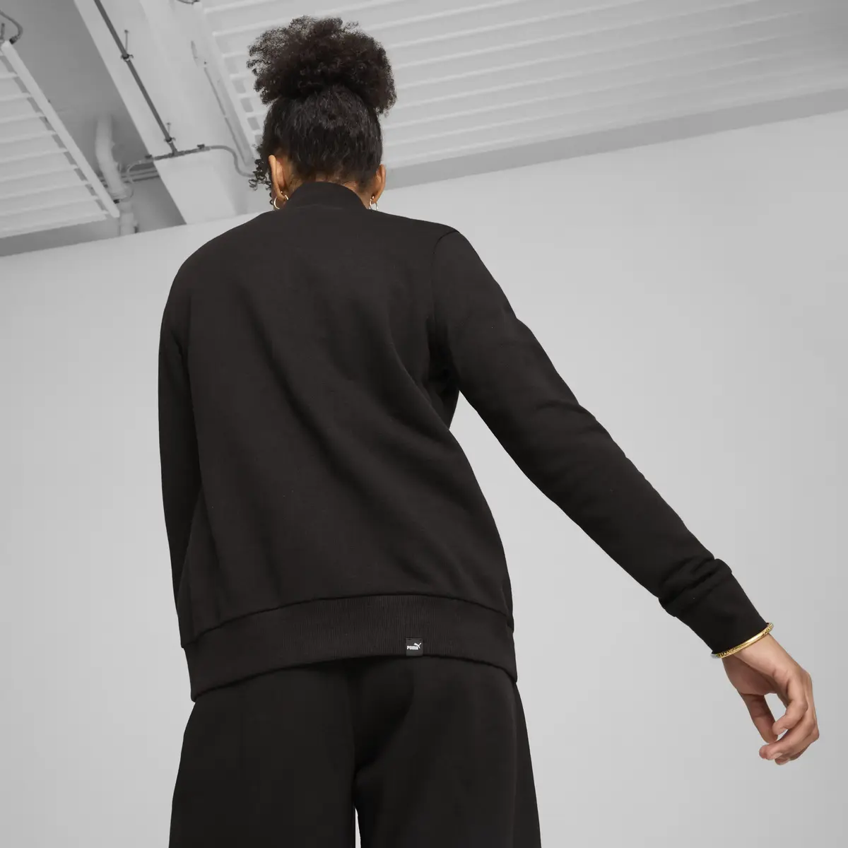 Puma ESS+ CLASS ACT Track Jacket Siyah Kadın Sweatshirt