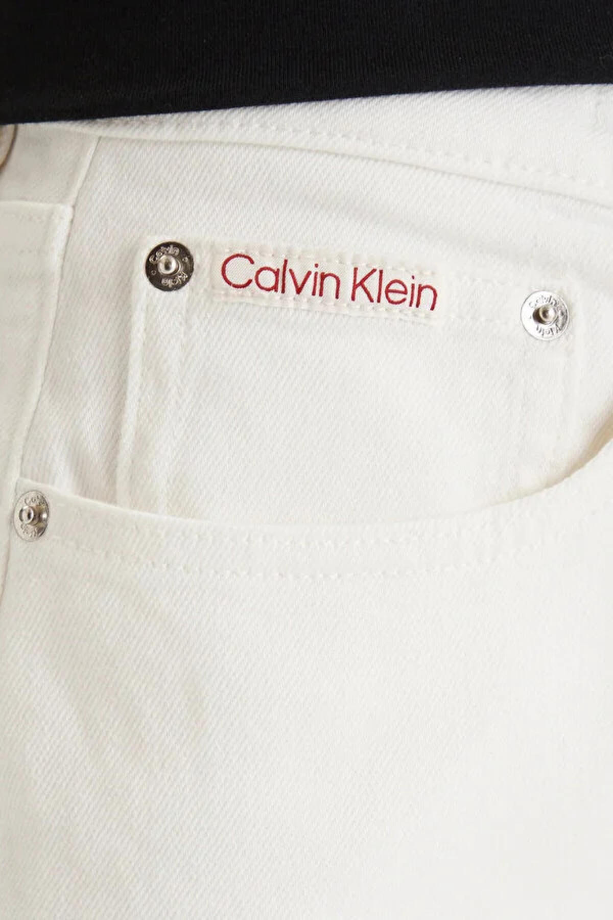 Calvin Klein MOM JEAN CHALK WHITE, ASN, SH, 25 Beyaz Kadın Kot Pantolon