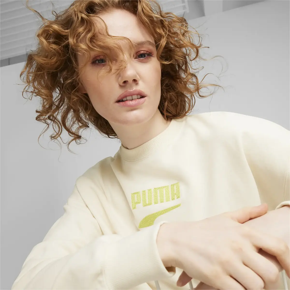 Puma DOWNTOWN Oversized Crew Bej Kadın Sweatshirt