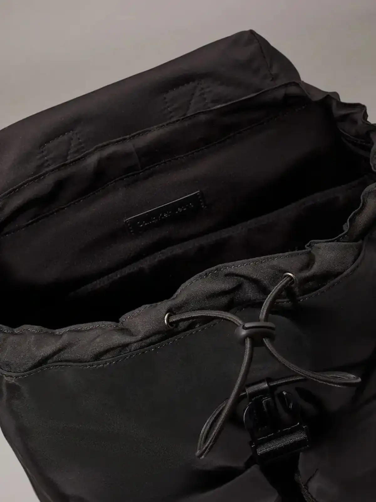 Calvin Klein SPEED CLIP UT FLAP B Erkek Sırt Çantası