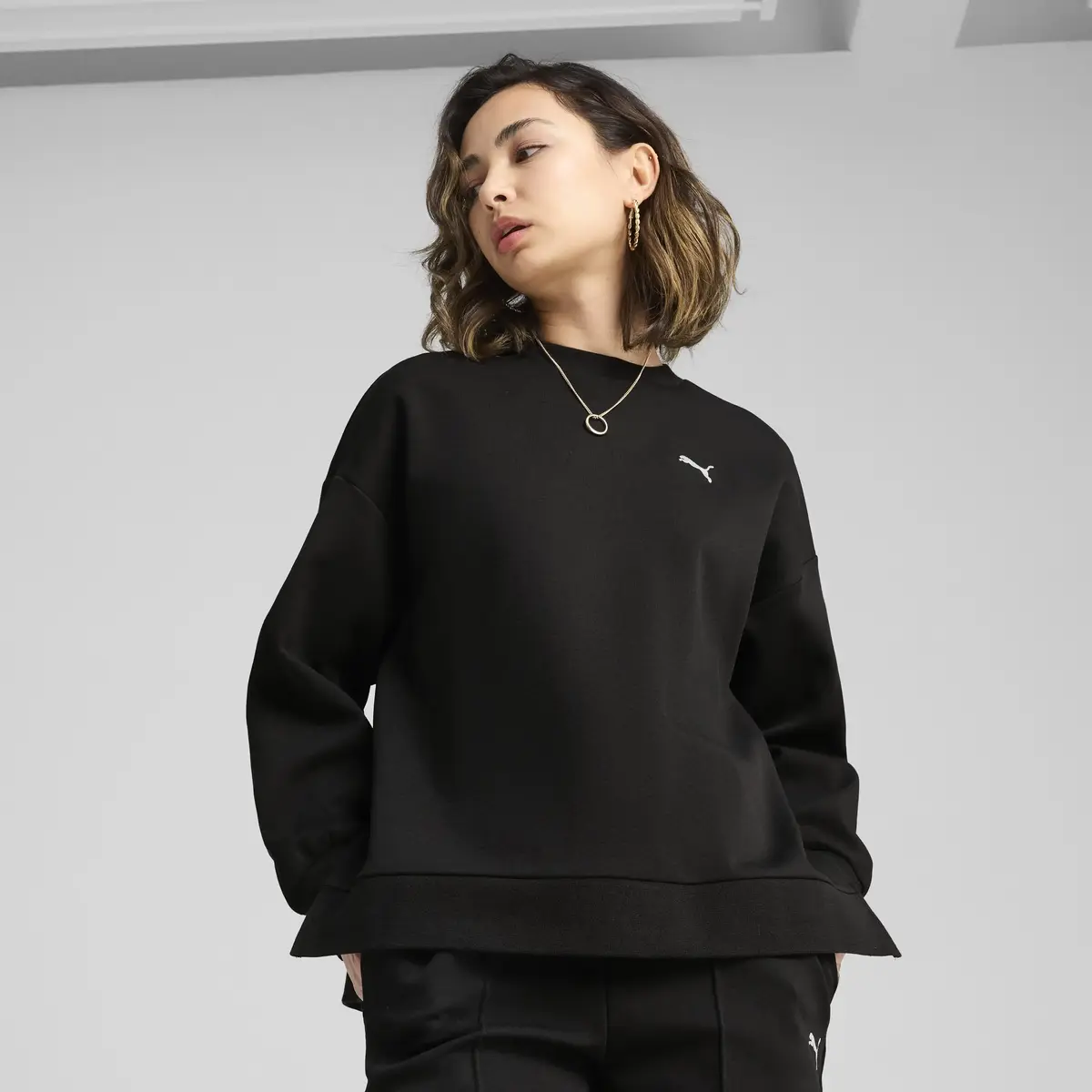 PUMA WARDROBE ESS Oversized Crew Siyah Kadın Sweatshirt