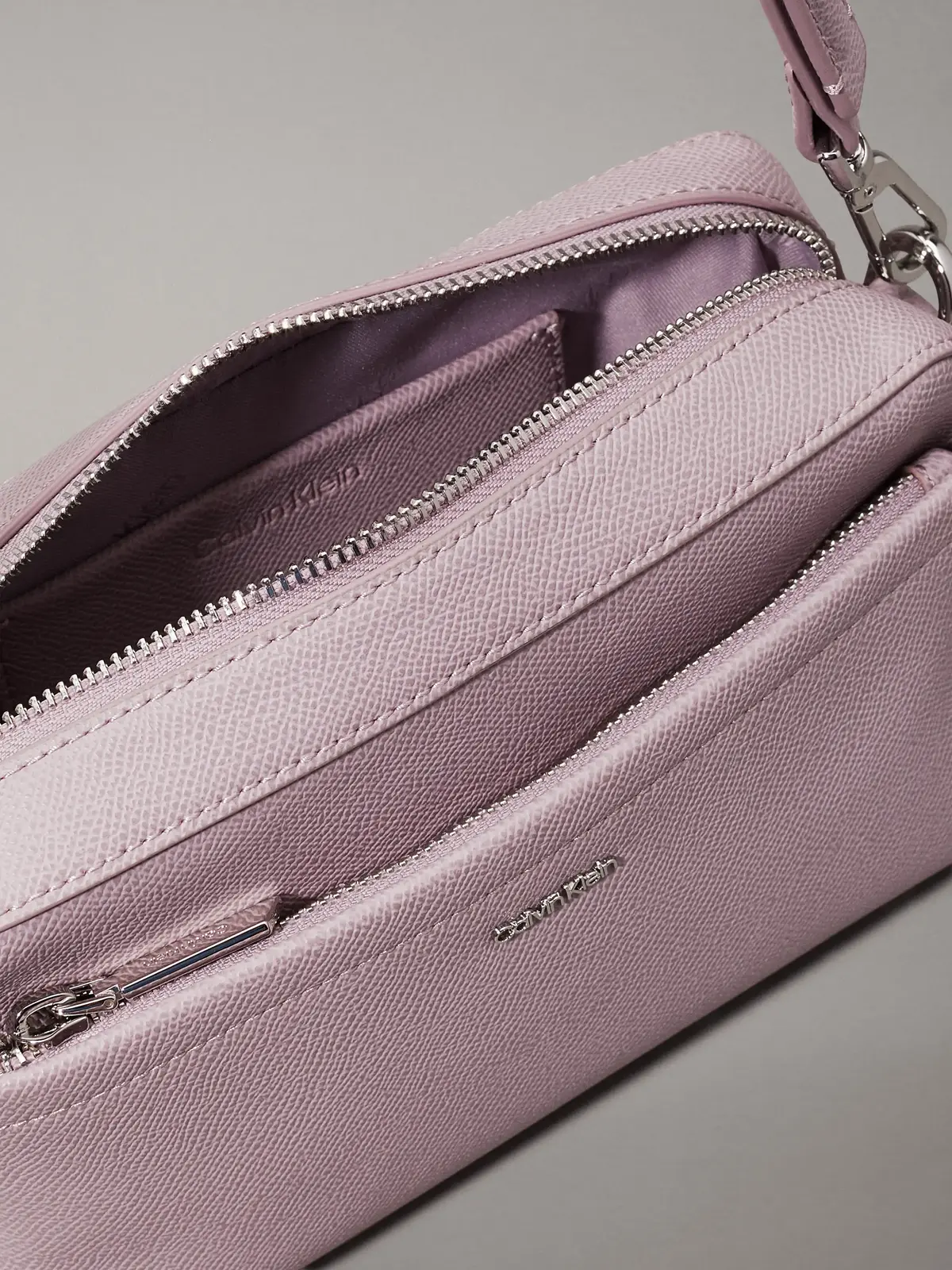 Calvin Klein CK MUST CONV CAMERA, VHE Mor Kadın Çanta