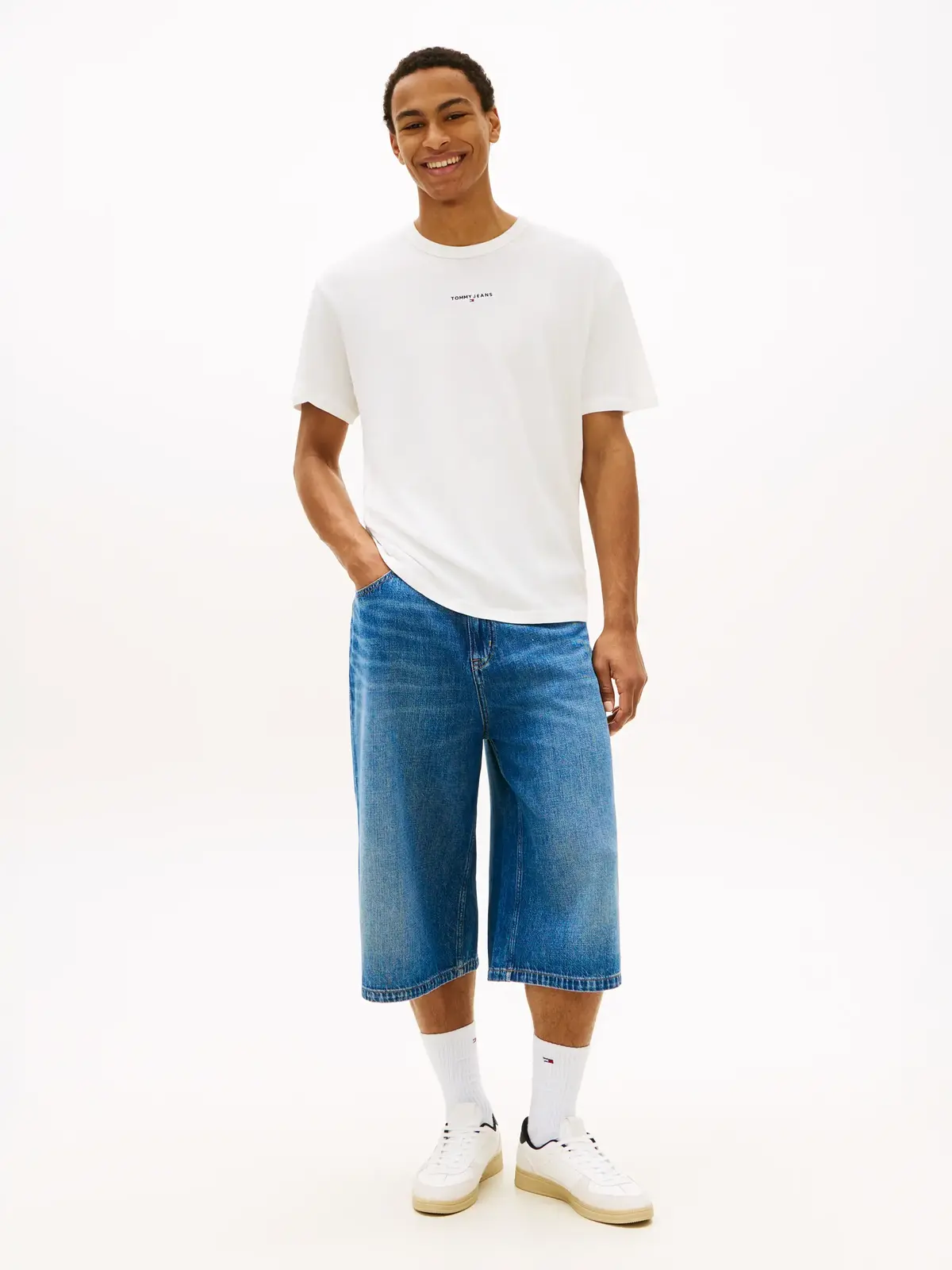 Tommy Hilfiger TJM RLX LINEAR LOGO, YBL Beyaz Erkek T-Shirt