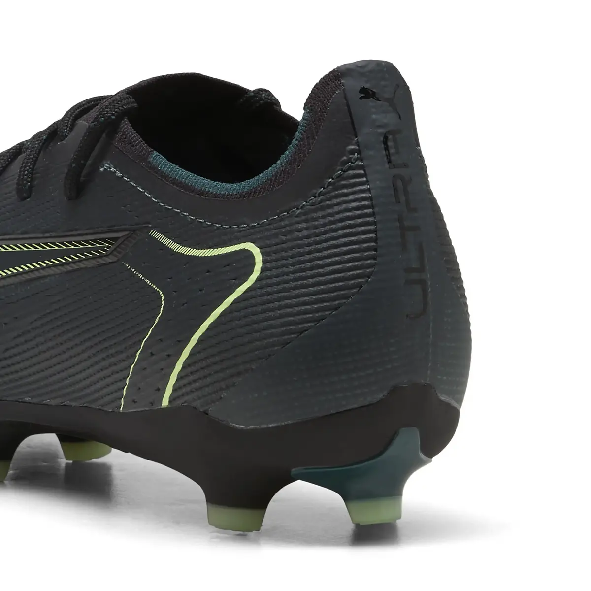 Puma ULTRA 6 PRO FG/AG Siyah Erkek Krampon