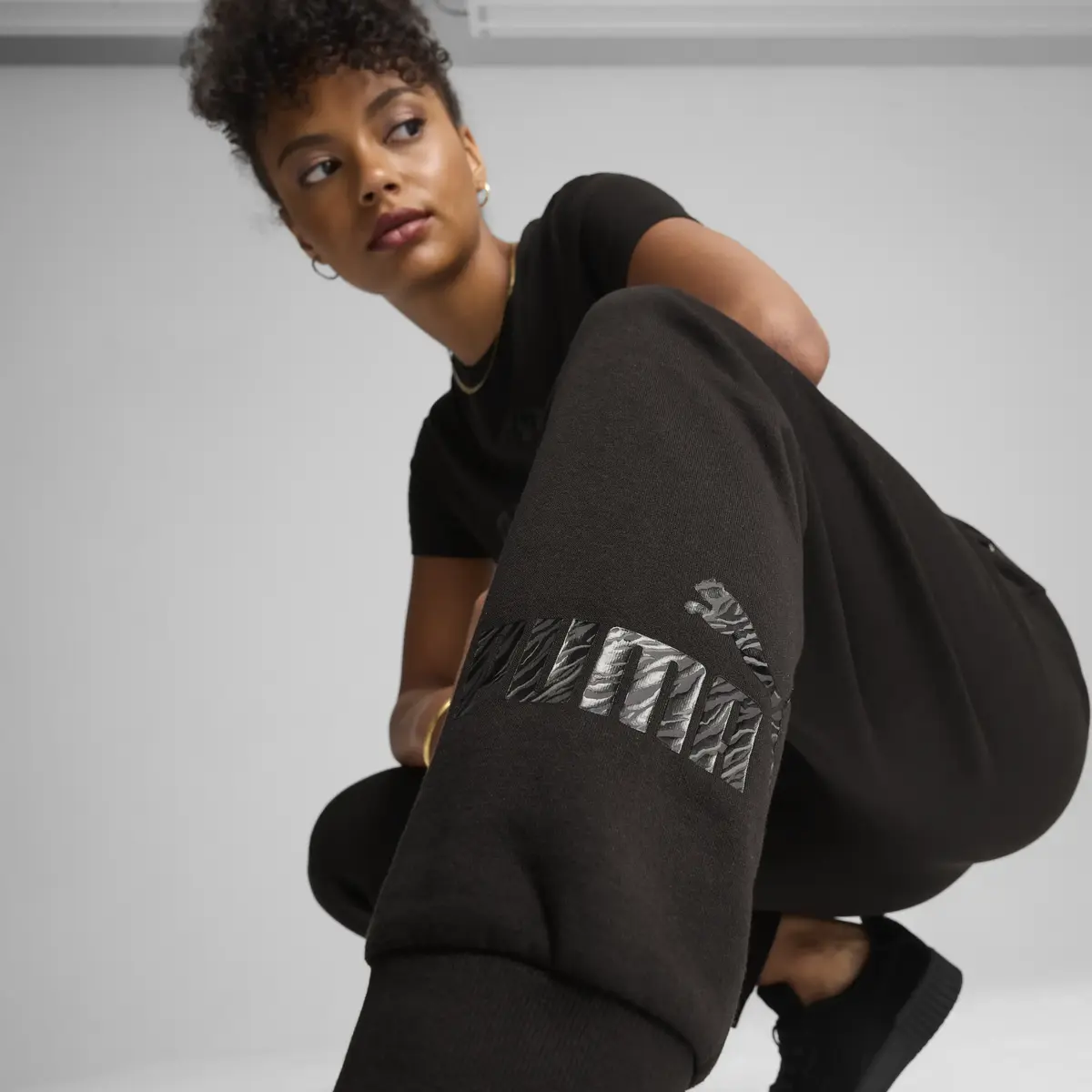 PUMA ESS+ ANIMAL Pants FL Siyah Kadın Eşofman Altı