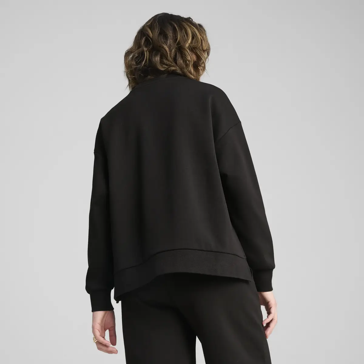 PUMA WARDROBE ESS Oversized Crew Siyah Kadın Sweatshirt