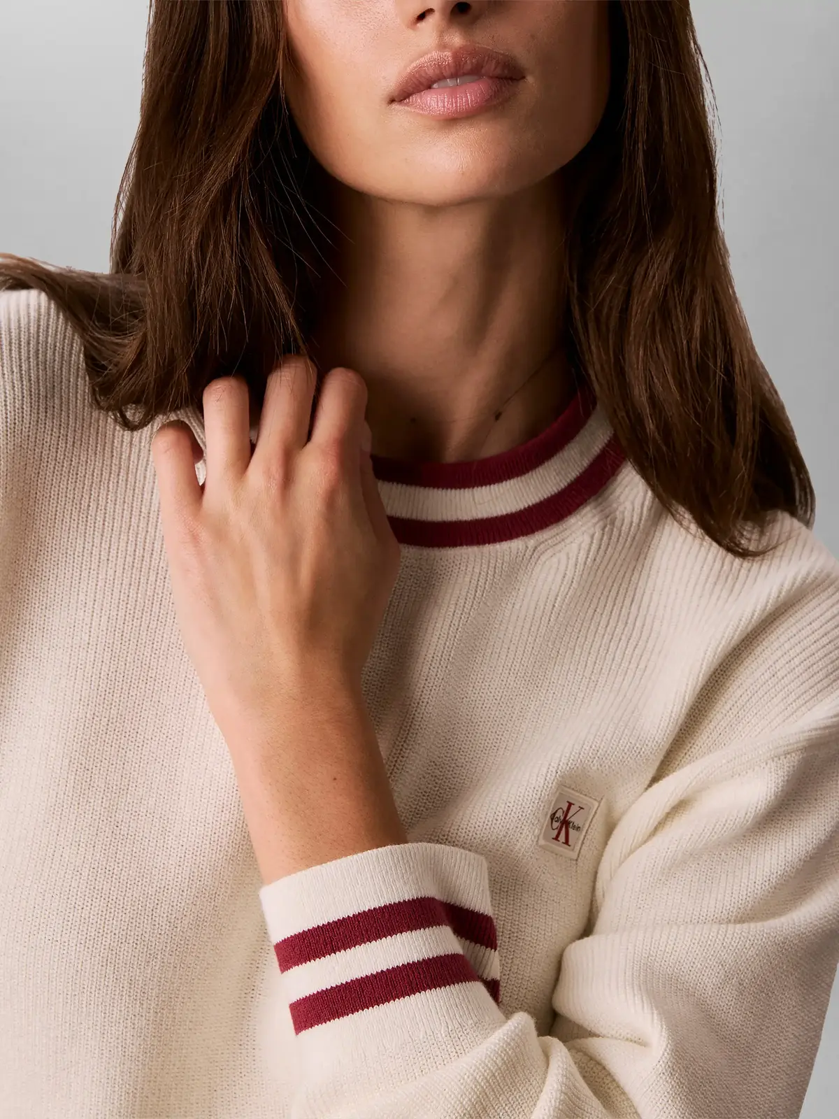 WOVEN LABEL CREWNECK, YAS