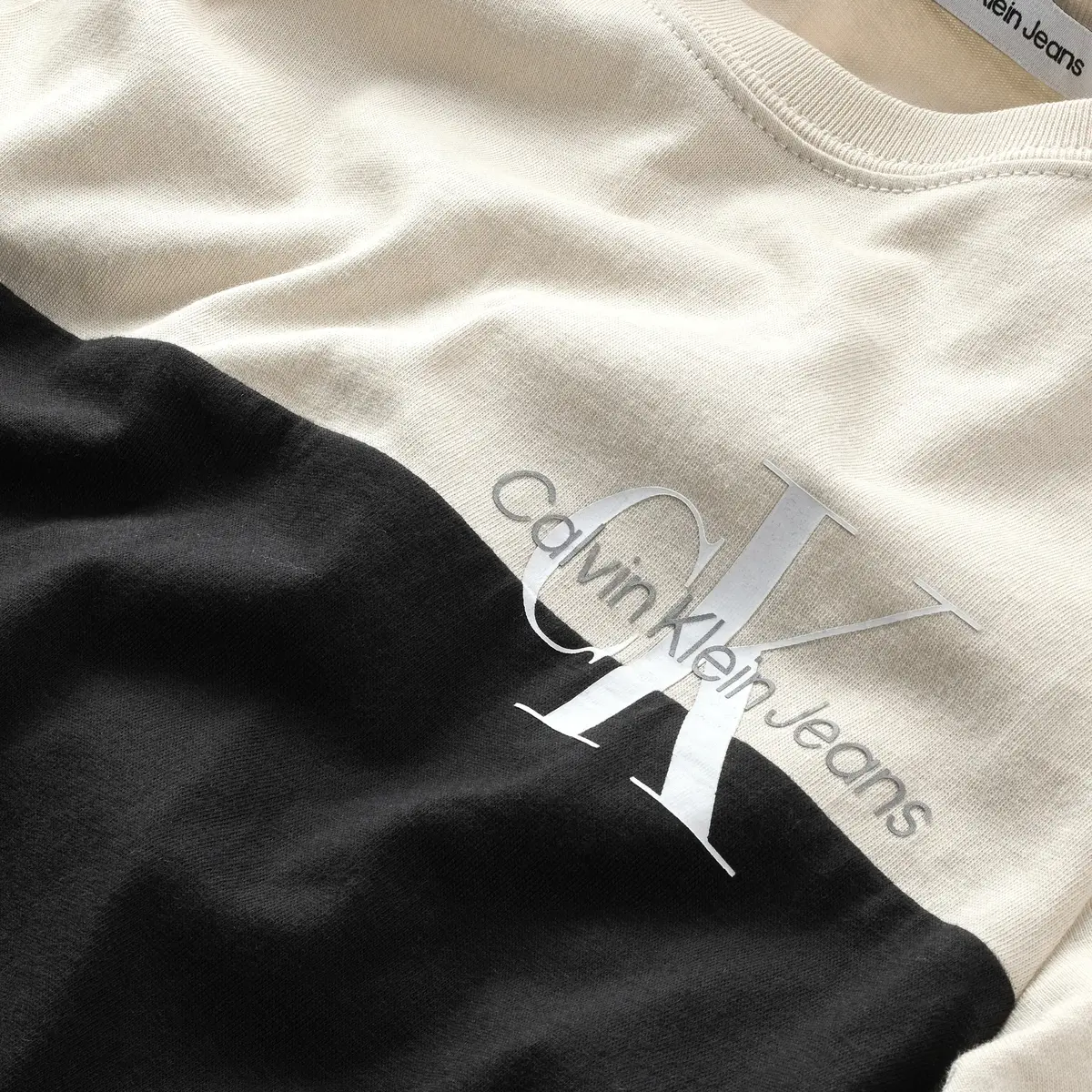 Calvin Klein CLR BLOCK MONOGRAM T Erkek Siyah T-Shirt