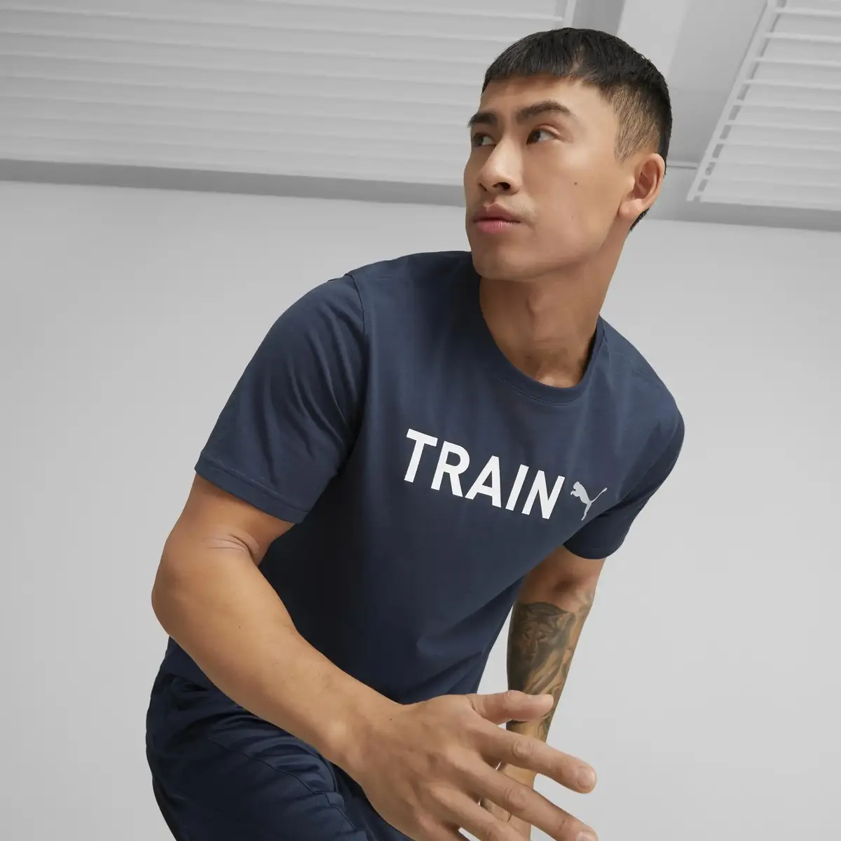 Puma Men s Graphic Tee Training Lacivert Erkek/Unisex Koşu ve Performans T-Shirt