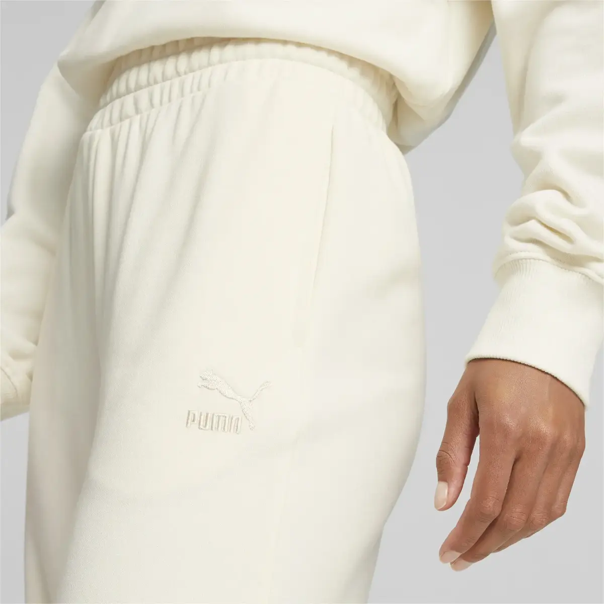 Puma CLASSICS Relaxed Sweatpants Beyaz Kadın Eşofman Altı