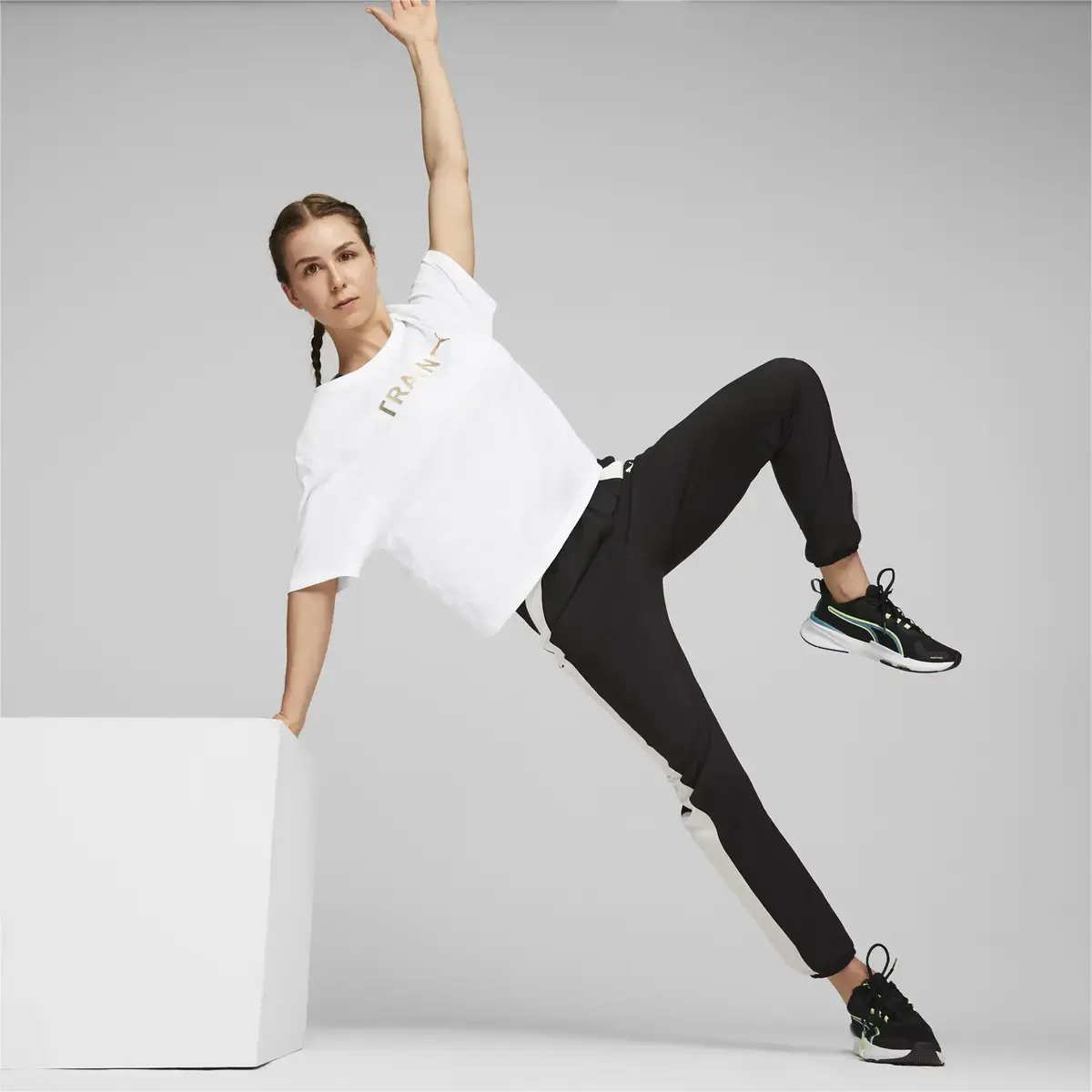 Puma WOMEN S GRAPHIC TEE TRAIN Beyaz Kadın T-Shirt