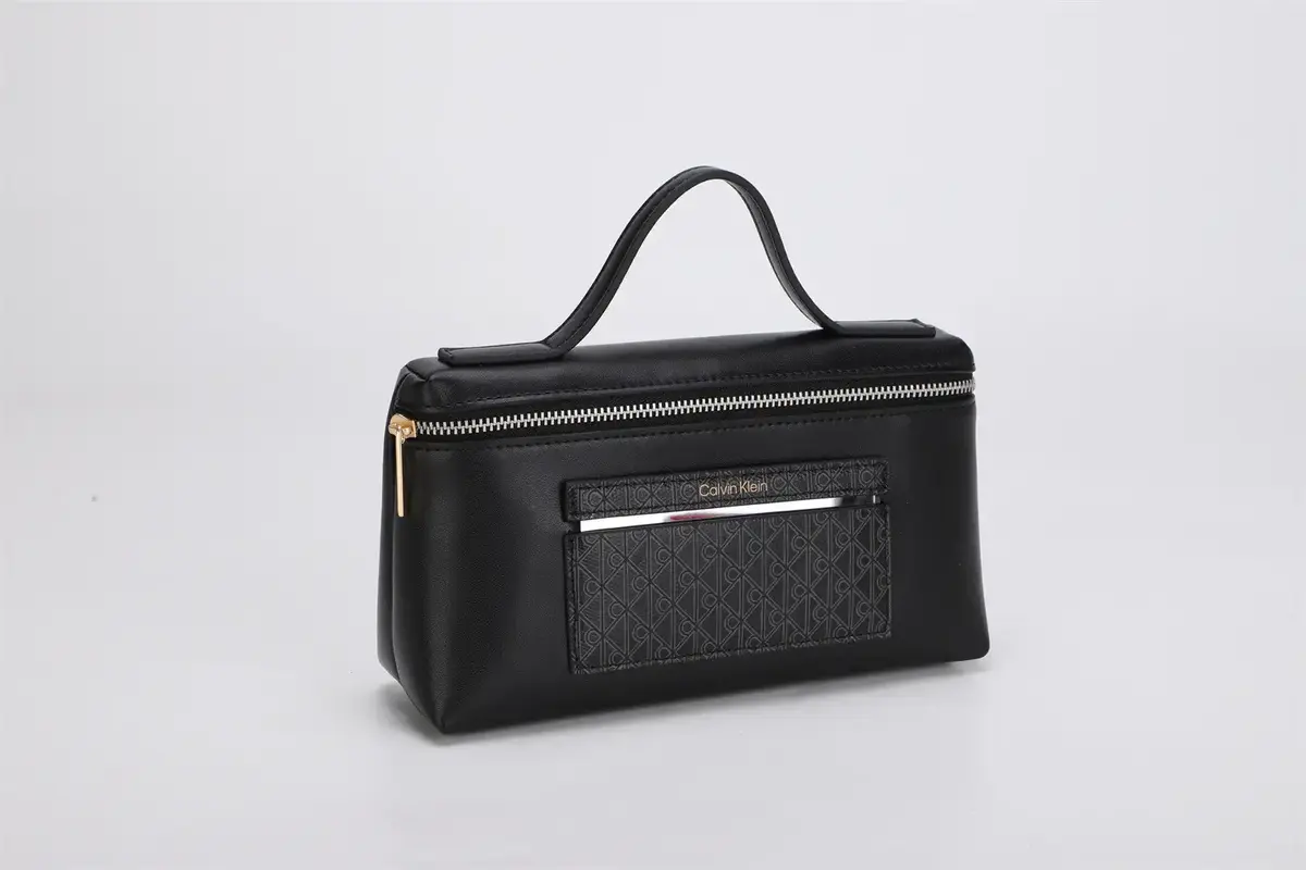 Calvin Klein EMBLEM AOP BEAUTY CASE GIFTSET Kadın Siyah El Çanta