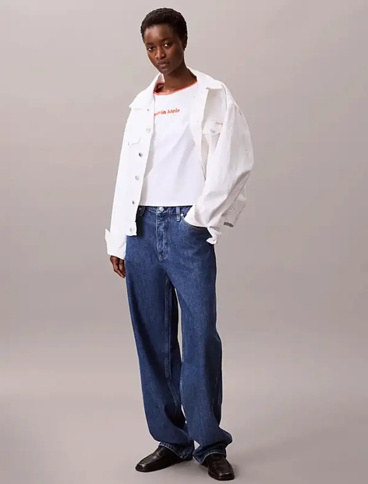 Calvin Klein SS RETRO LOGO GRAPHIC TEE Beyaz Kadın Tişört Calvin Klein SS RETRO LOGO GRAPHIC TEE Beyaz Kadın Tişört
