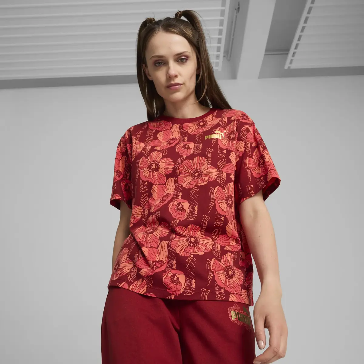 Puma ESS+ CLASS ACT AOP Tee Bordo Kadın T-Shirt