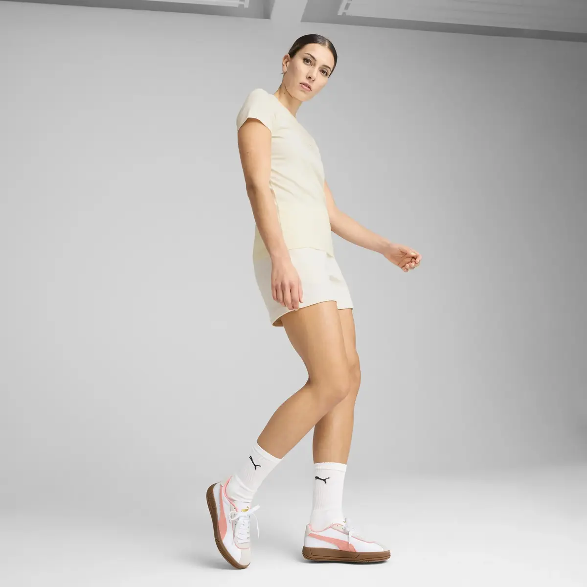 PUMA ESS ELEVATED Tee Bej Kadın T-Shirt