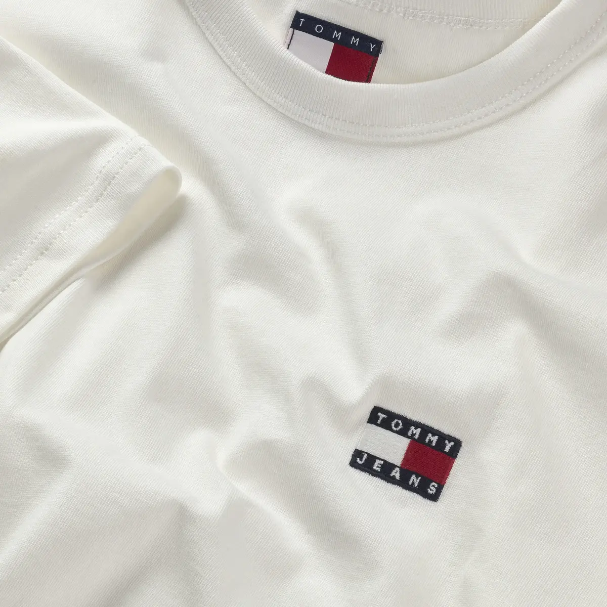 Tommy Hilfiger TJM REG BADGE TEE EX, YBL Beyaz Erkek T-Shirt & Polo