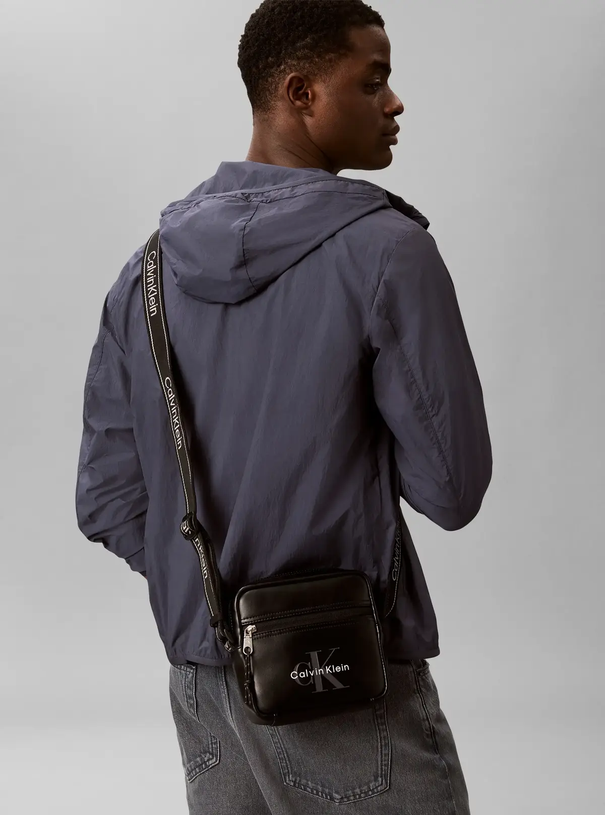 BOLD LOGO WEBBING SQ, UB1