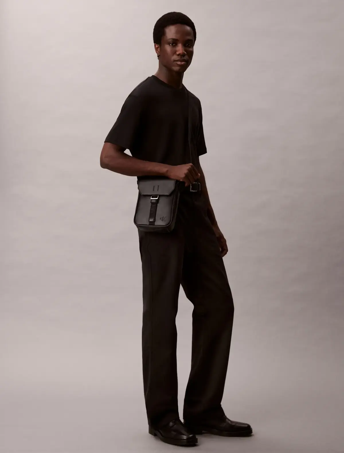 Calvin Klein CARGO FLAP REPORTER, UB1 Siyah Erkek Postacı Çantası