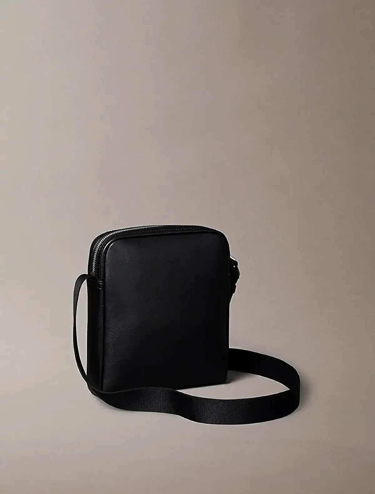 Calvin Klein MONO LOGO REPORTER 18 Siyah Erkek El Çantası Calvin Klein MONO LOGO REPORTER 18 Siyah Erkek El Çantası