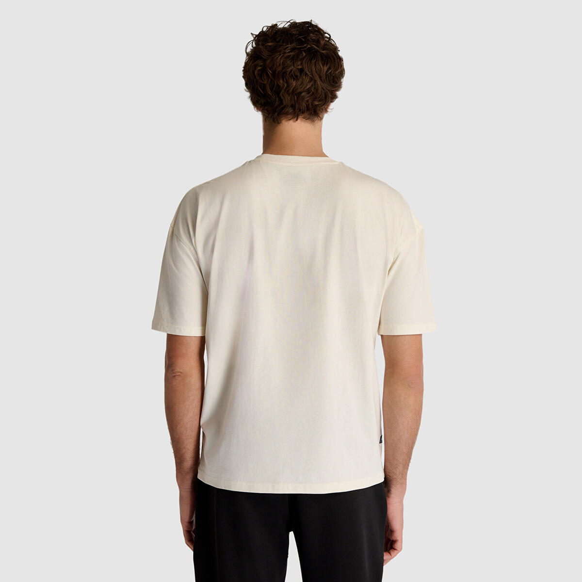 New Balance UNT1512 Krem Erkek T-Shirt
