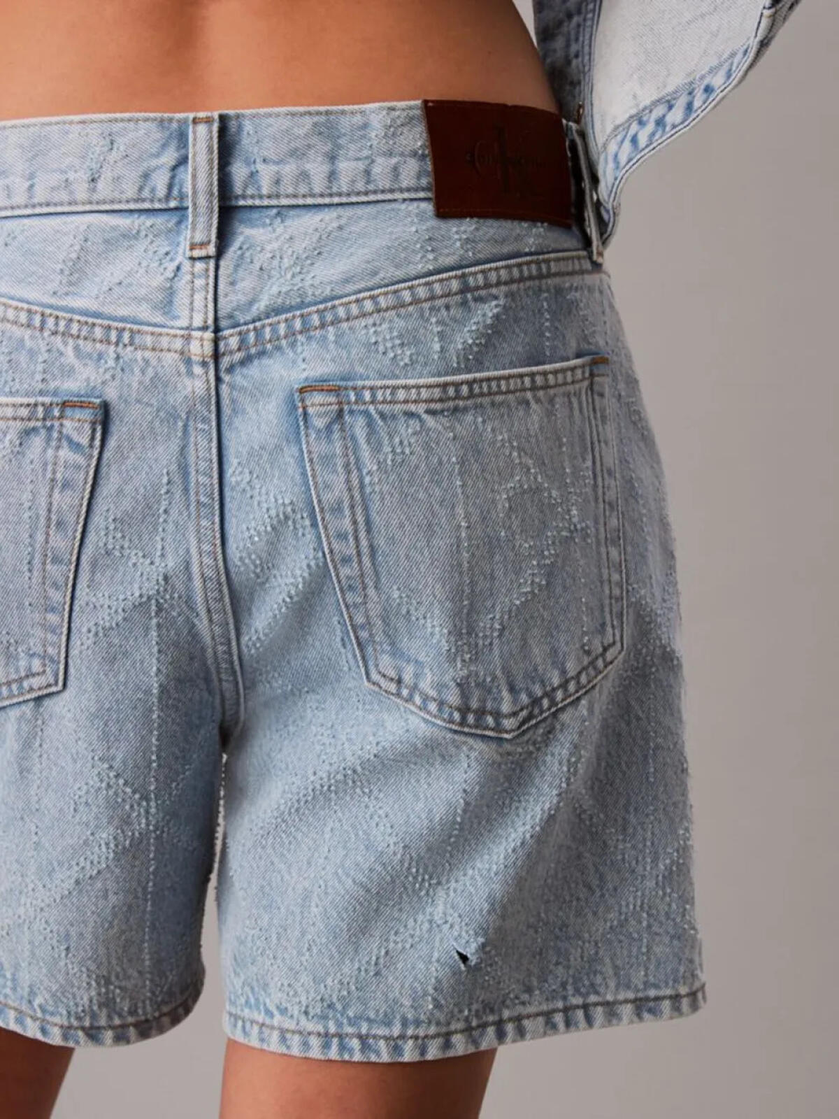 Calvin Klein 90S 6 IN SHORT NEEDL, 3U8, 25 Kadın Mavi Kot Şort
