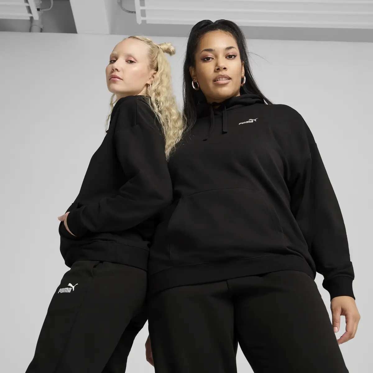 PUMA ESS Small No. 1 Logo Hoodie Kadın Siyah Hoodie