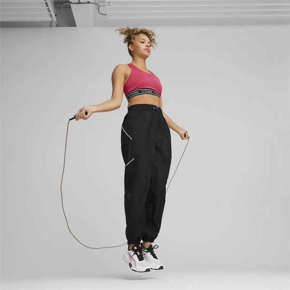 Puma FIT MOVE WOVEN JOGGER Siyah Kadın Eşofman Altı