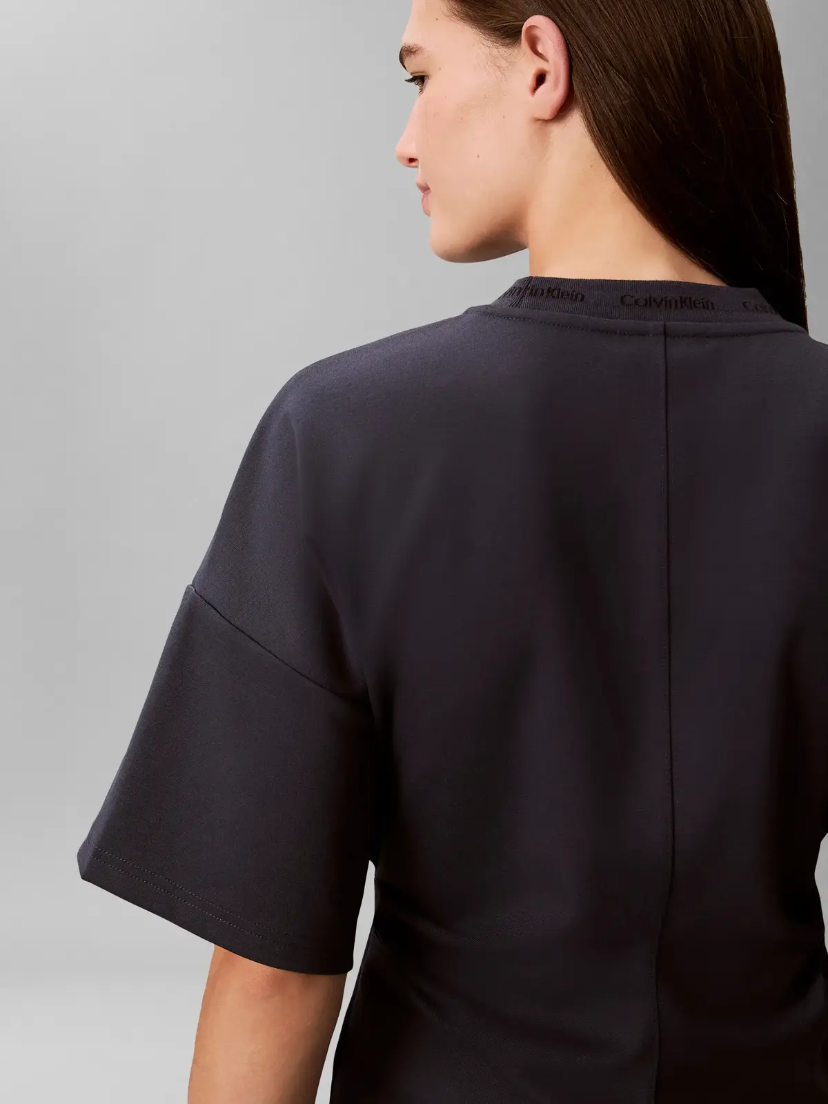 SS LOGO NECK DETAIL, CGE