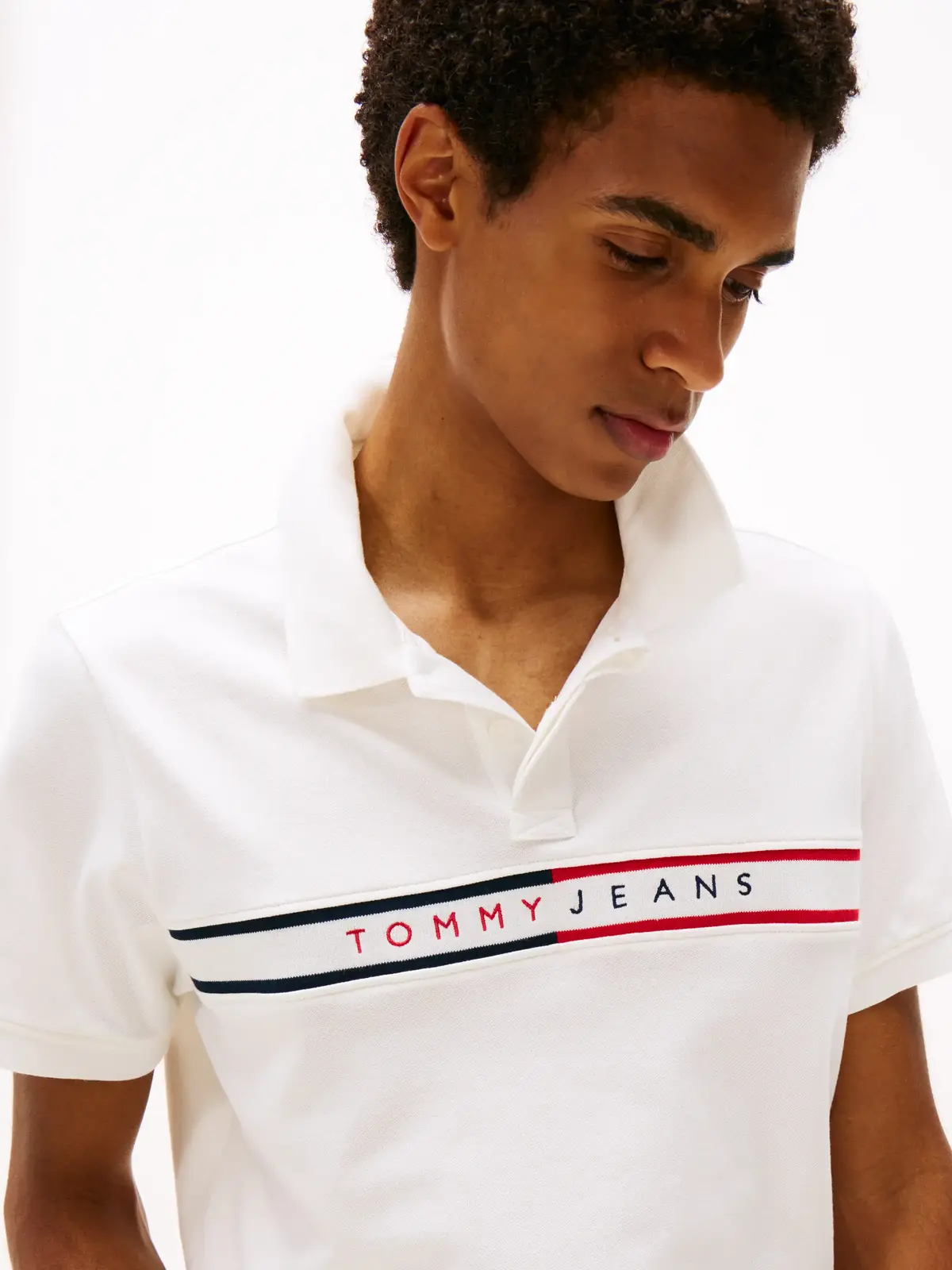 Tommy Hilfiger TJM SLIM CHEST FLAG, YBL Beyaz Erkek T-Shirt & Polo