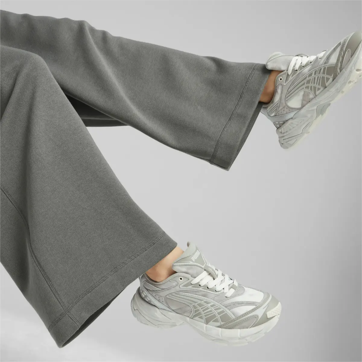 Puma CLASSICS+ Relaxed Sweatpants Gri Kadın Eşofman Altı