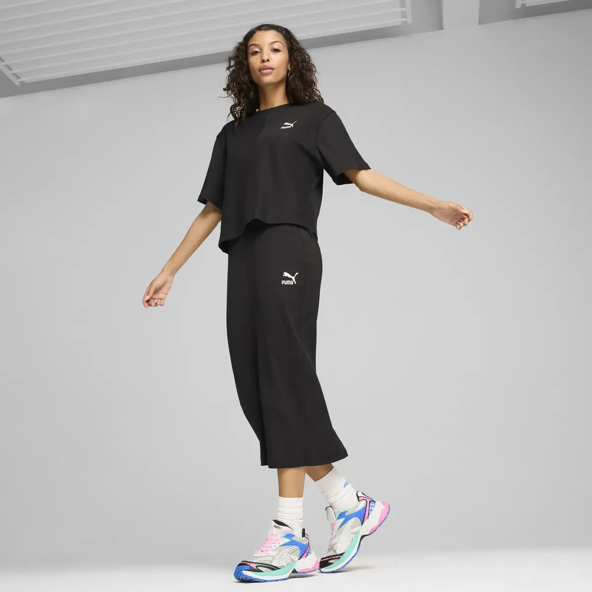 Puma CLASSICS Ribbed Relaxed Tee Siyah Kadın T-Shirt