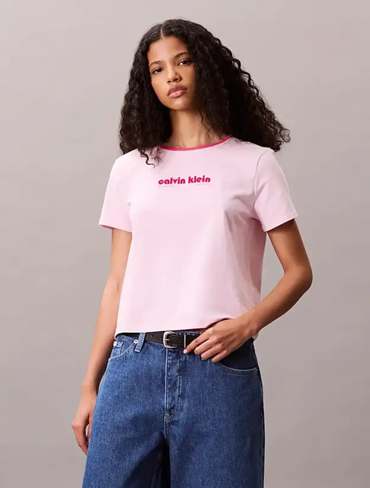 Calvin Klein SS RETRO LOGO GRAPHIC TEE Pembe Kadın Tişört Calvin Klein SS RETRO LOGO GRAPHIC TEE Pembe Kadın Tişört