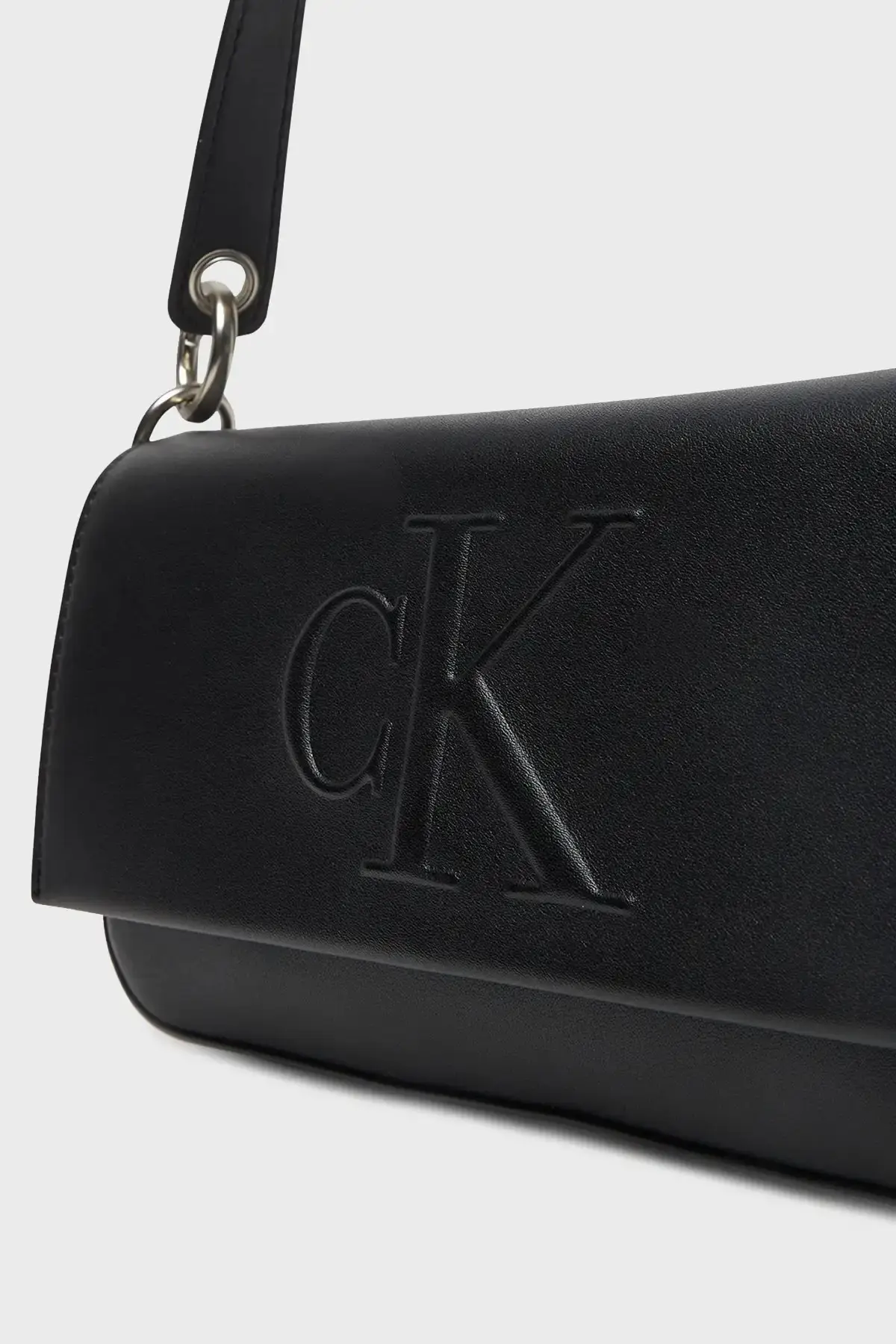 Calvin Klein SCULPTED FLAP SHOULDER POUCH Siyah Kadın El Çantası Calvin Klein SCULPTED FLAP SHOULDER POUCH Siyah Kadın El Çantası