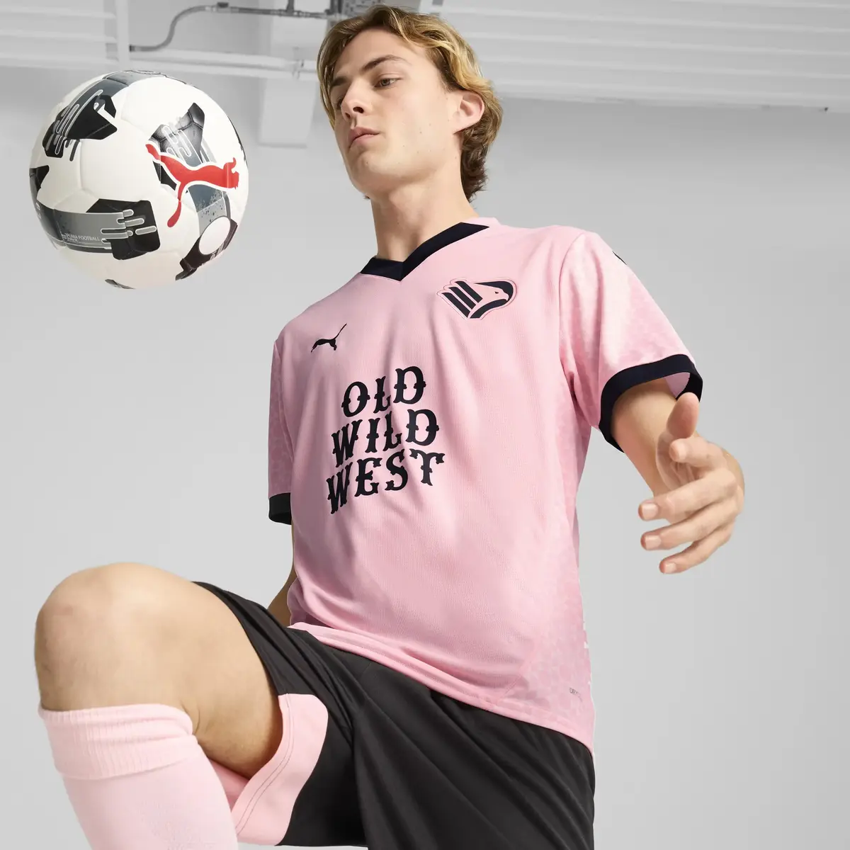 Puma Palermo Home Jersey Replica 24/25 Pembe Erkek Futbol Forması