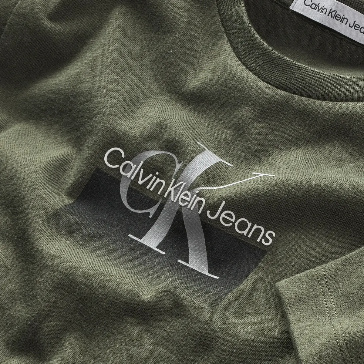 Calvin Klein GRADIENT LOGO T-SHIR Erkek Haki T-Shirt