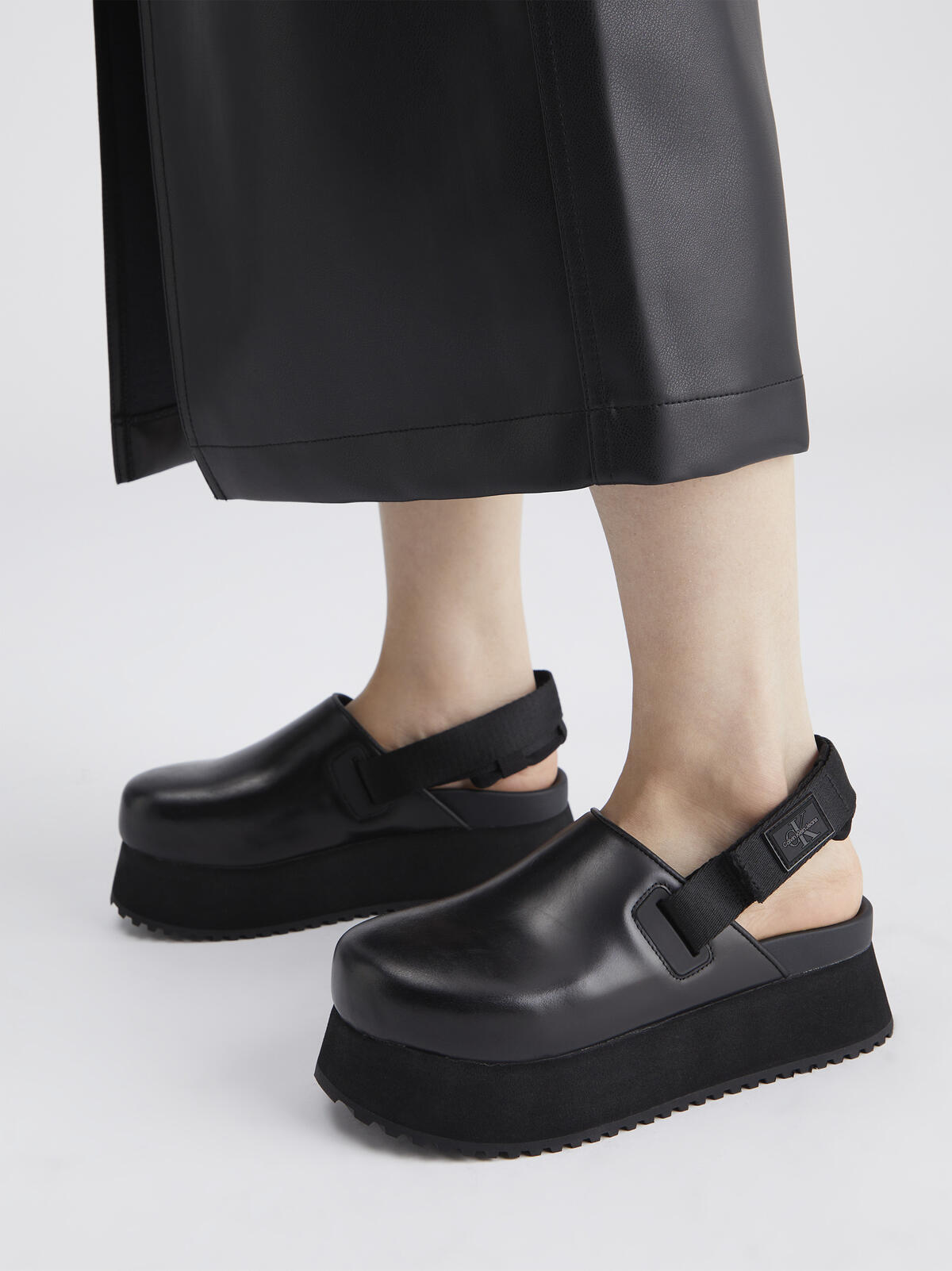 Calvin Klein SLING CLOSE TOE FLAT Kadın Siyah Sandalet