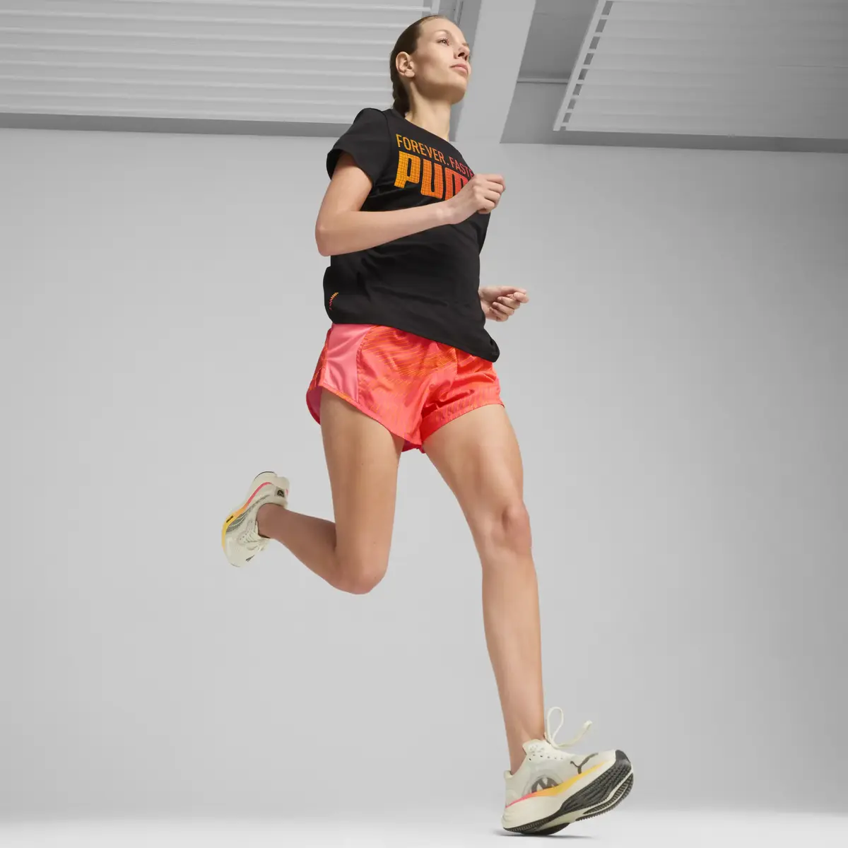 Puma RUN FAVROITES FF GRAPHIC TEE Siyah Kadın T-Shirt & Polo