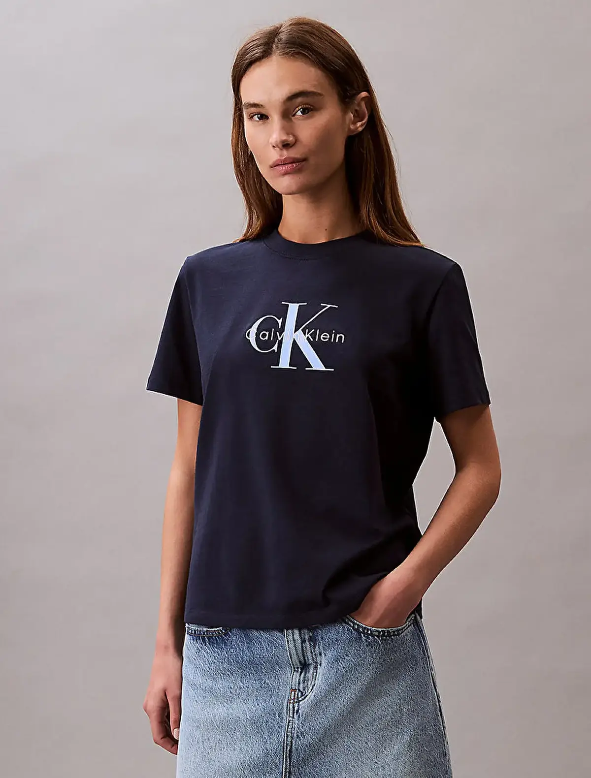Calvin Klein HERO SS CLASSIC MONOLOGO CNECK T Antrasit Kadın Tişört