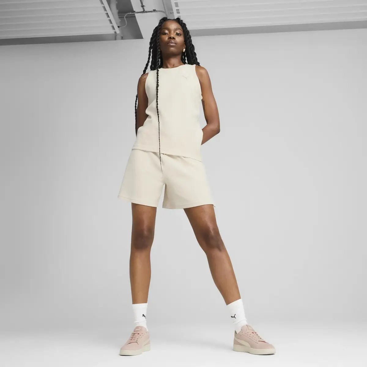 PUMA HER High-Waist Shorts Bej Kadın Şort