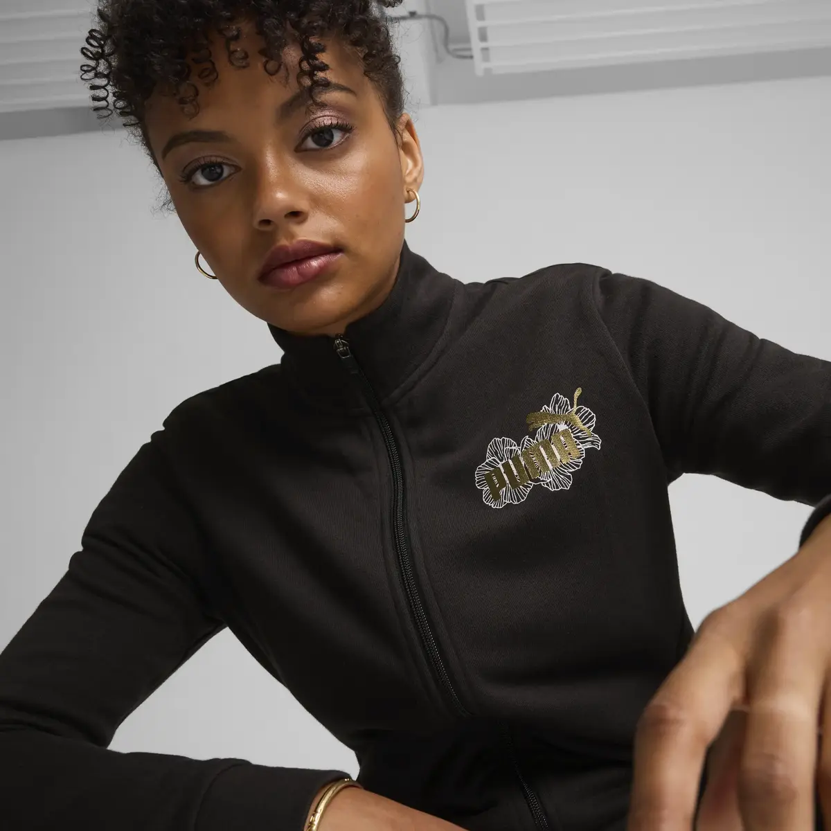 Puma ESS+ CLASS ACT Track Jacket Siyah Kadın Sweatshirt
