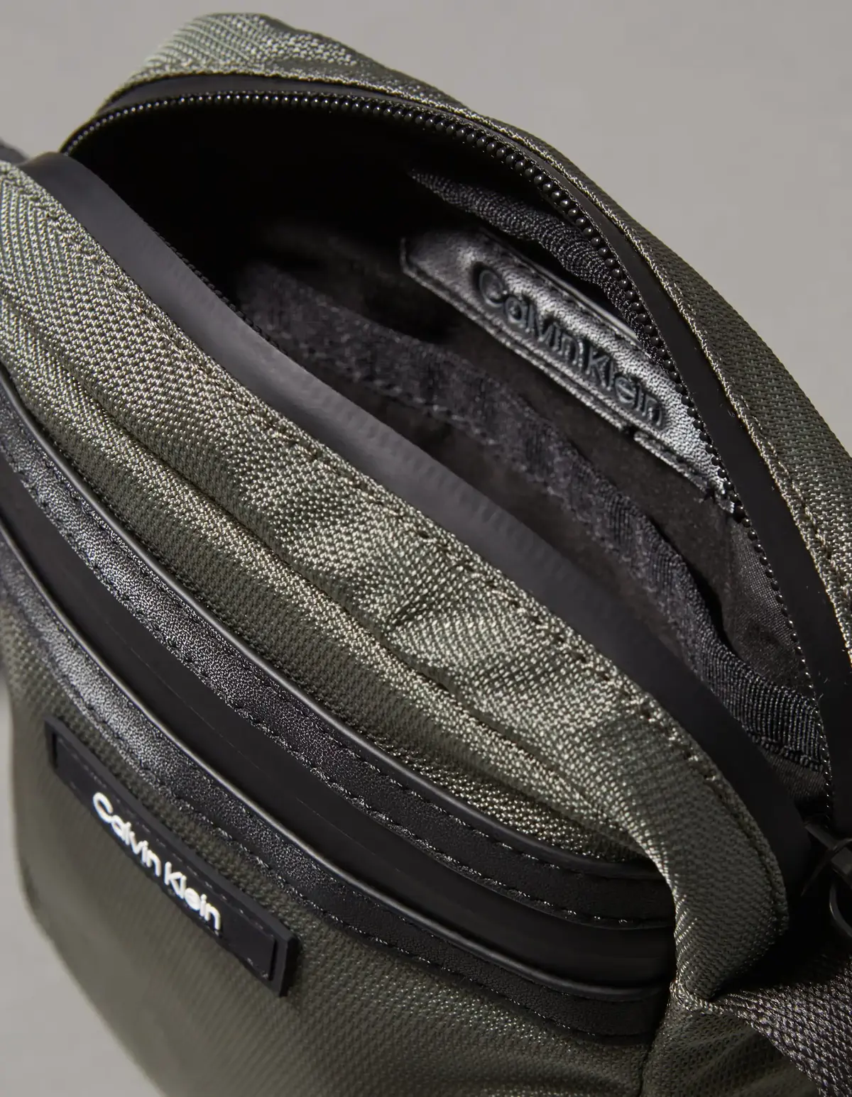 Calvin Klein CK ESSENTIAL REPORTER Erkek Postacı Çantası