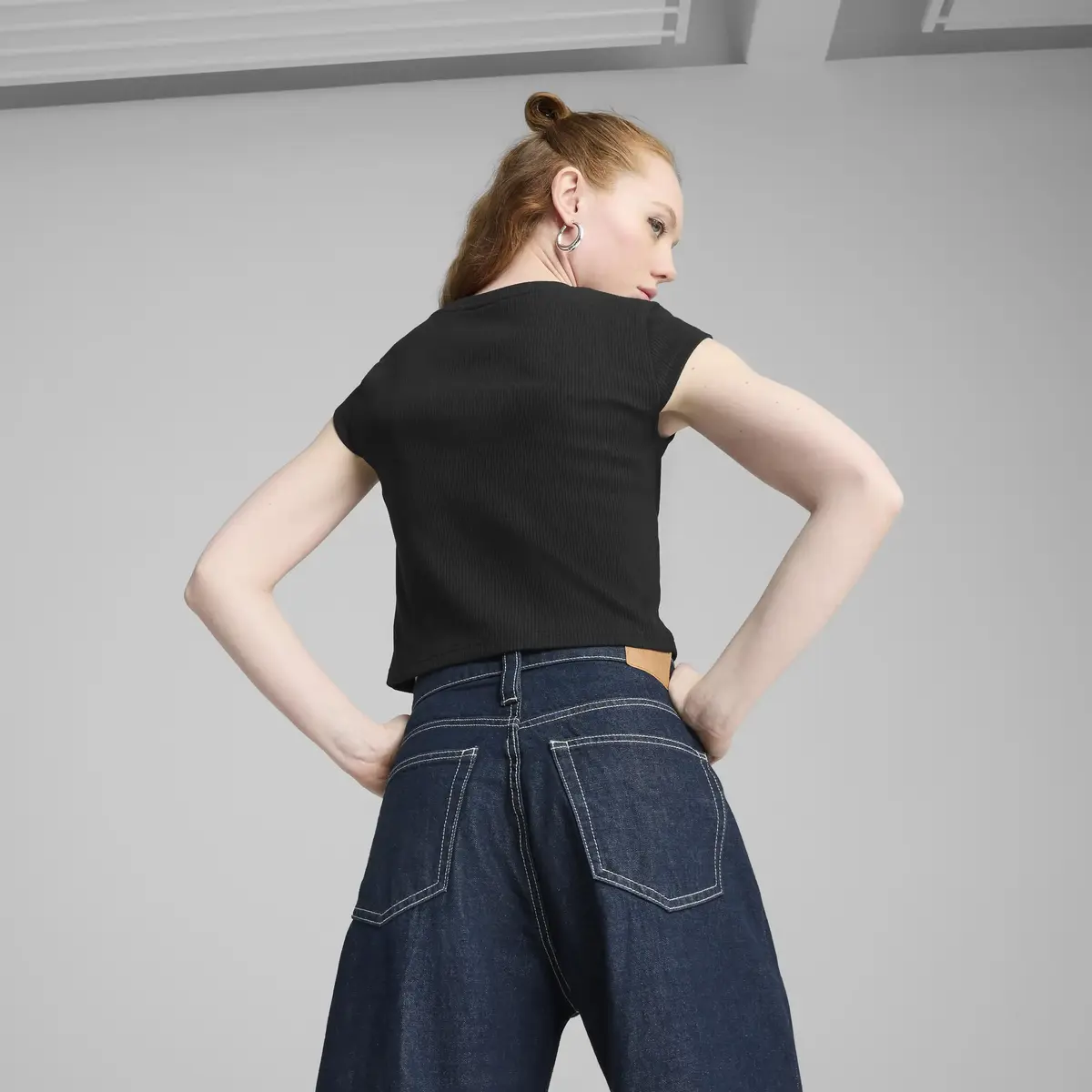 PUMA WARDROBE ESS Ribbed Baby Tee Siyah Kadın Crop